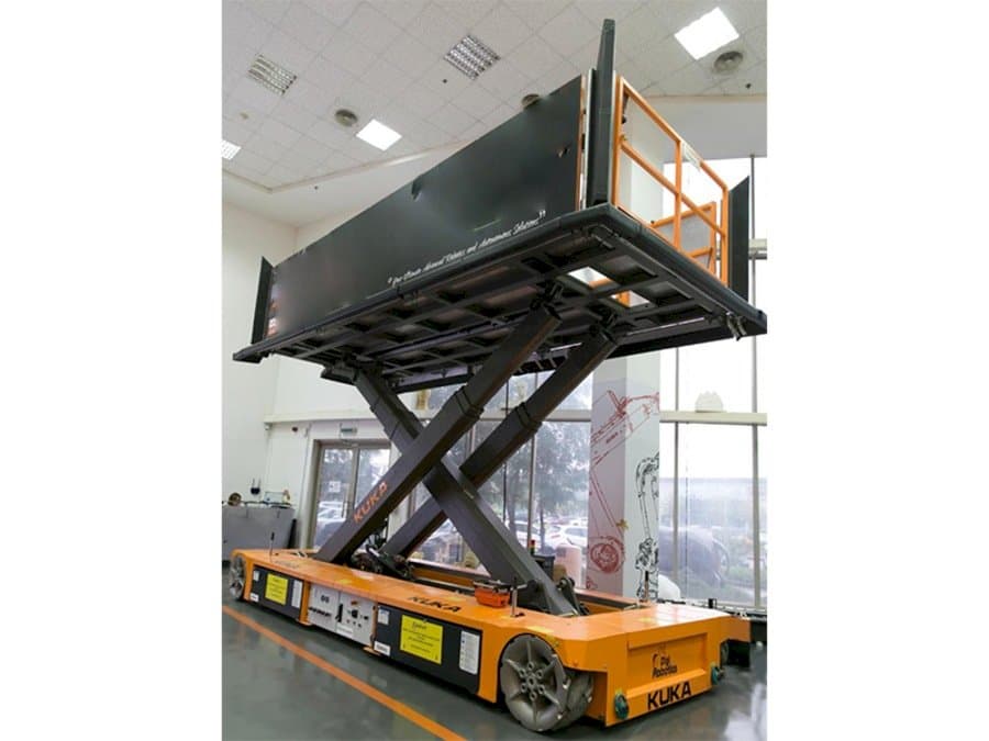 Widok z przodu maszyny KUKA KoM TL-3 E575 1000