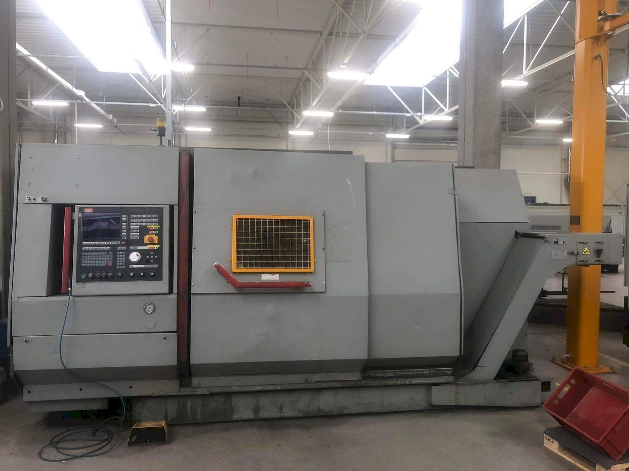 Widok z przodu maszyny TRAUB TNA600