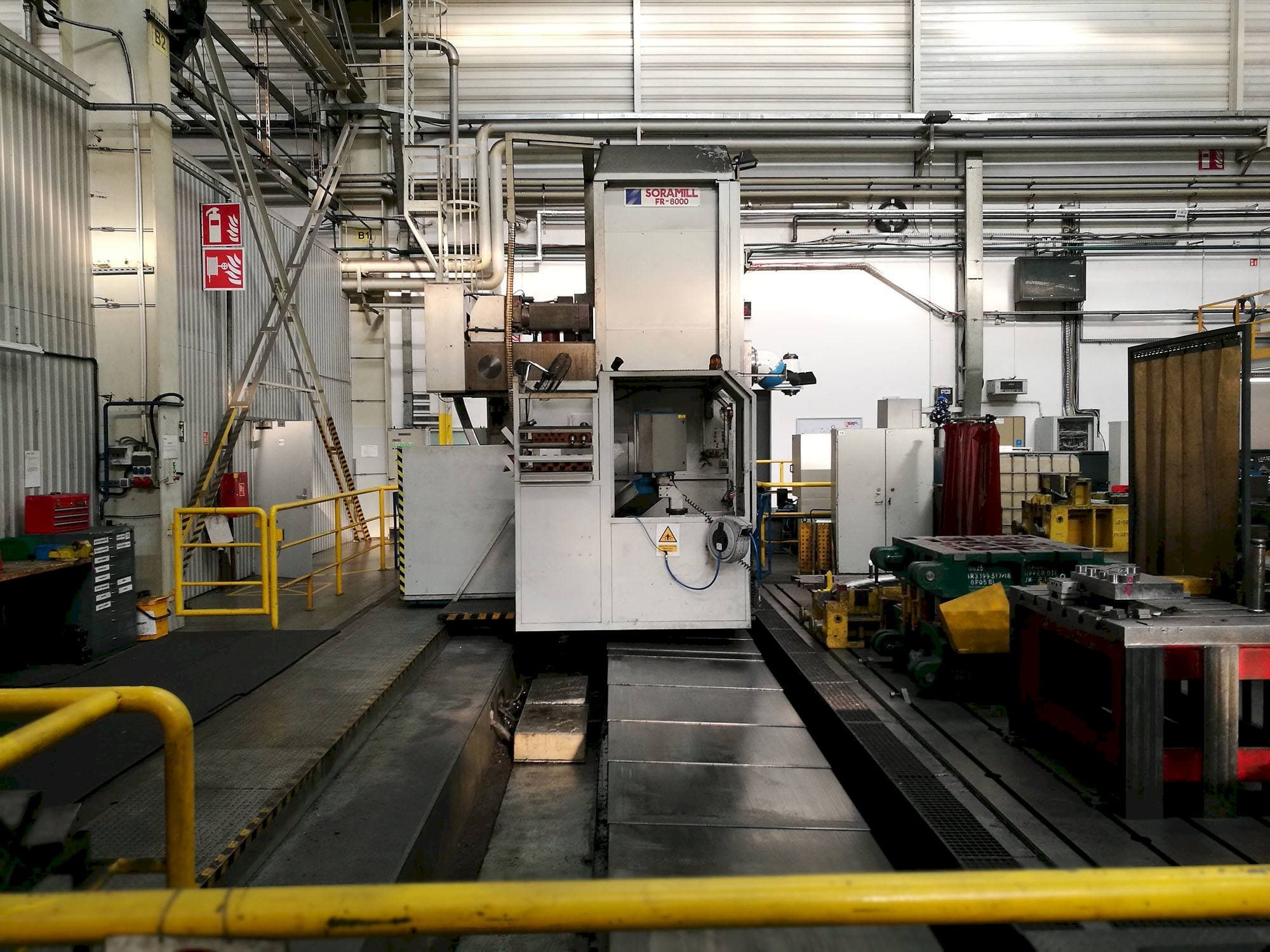 Widok z przodu maszyny Soraluce FR-8000
