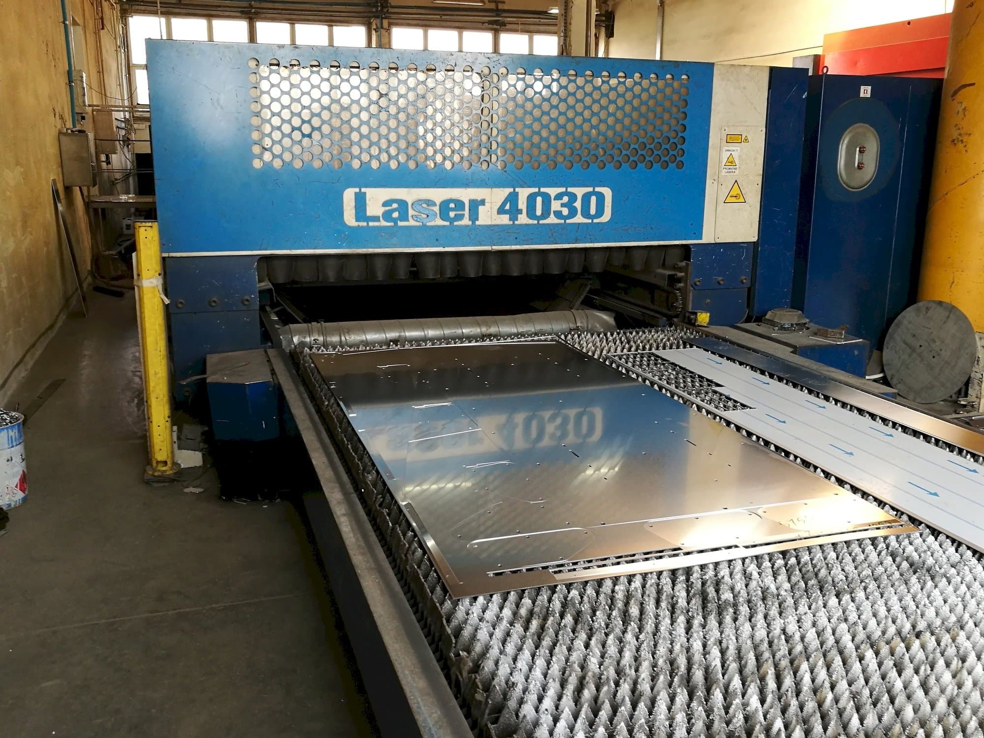 Widok z przodu maszyny Trumpf Trumatic L4030