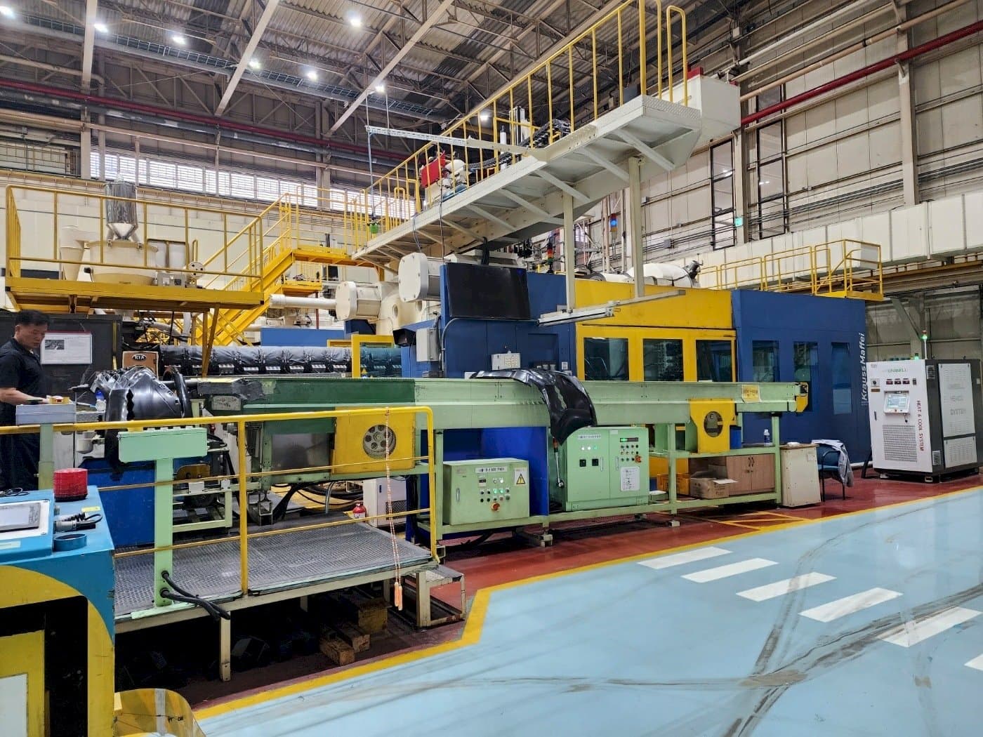 Widok z przodu maszyny Krauss Maffei 3200-24500