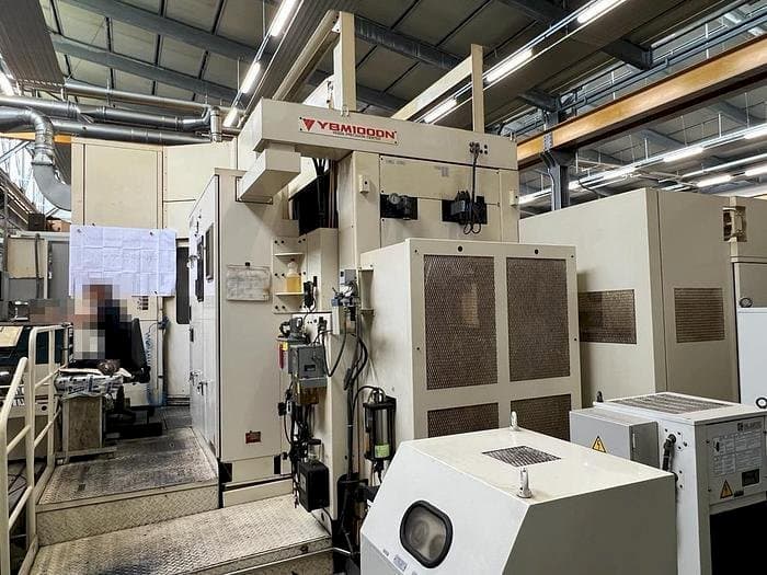 Widok z przodu maszyny YASDA YBM 1000N