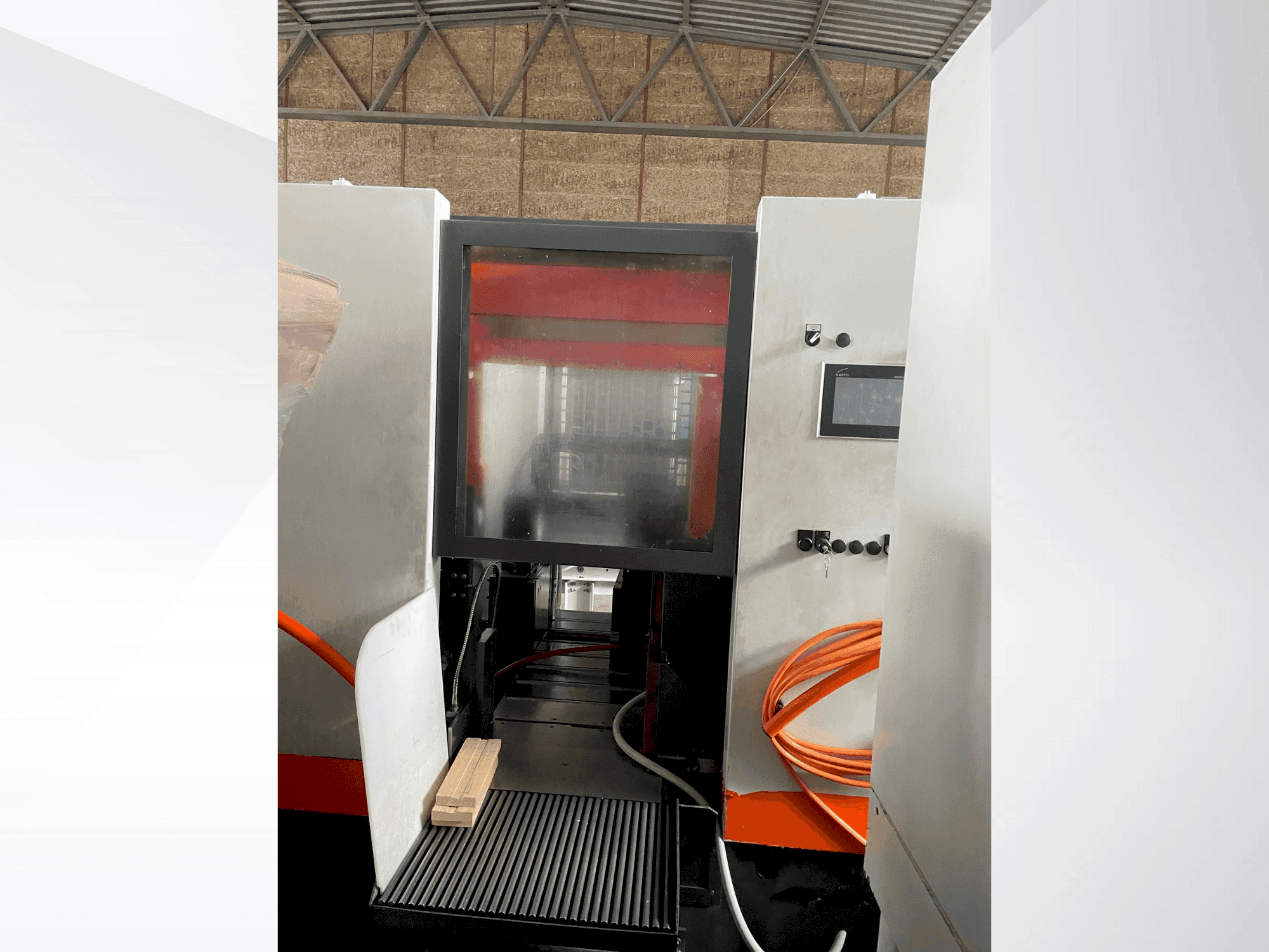 Widok z przodu maszyny KASTO WIN A4.6