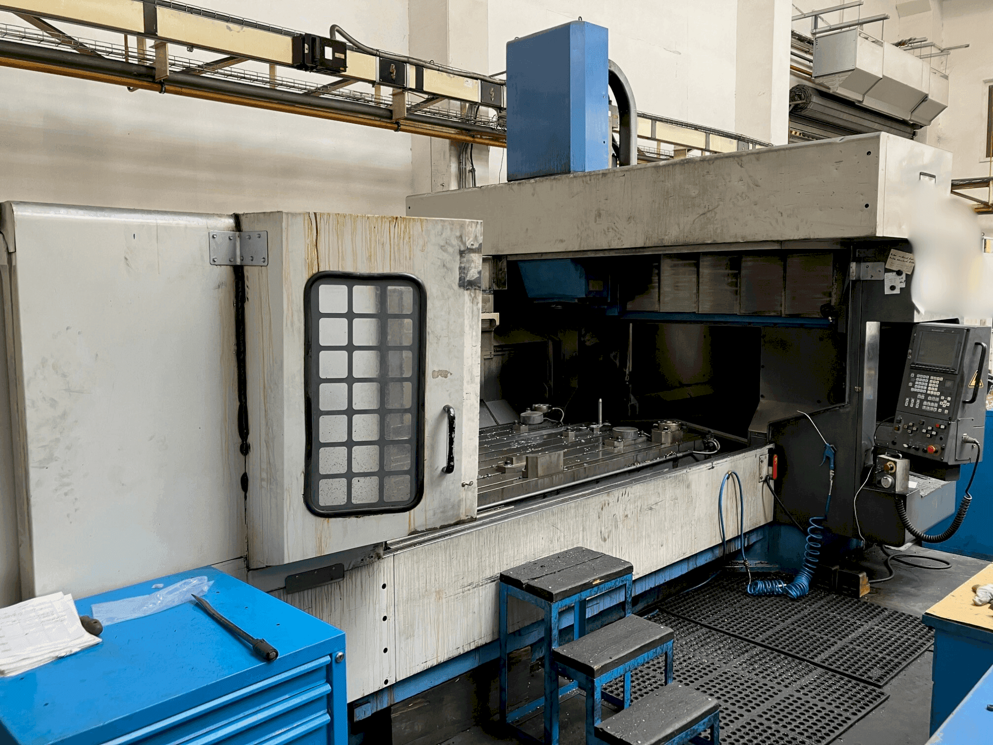 Widok z przodu maszyny Mazak FJV 60/120