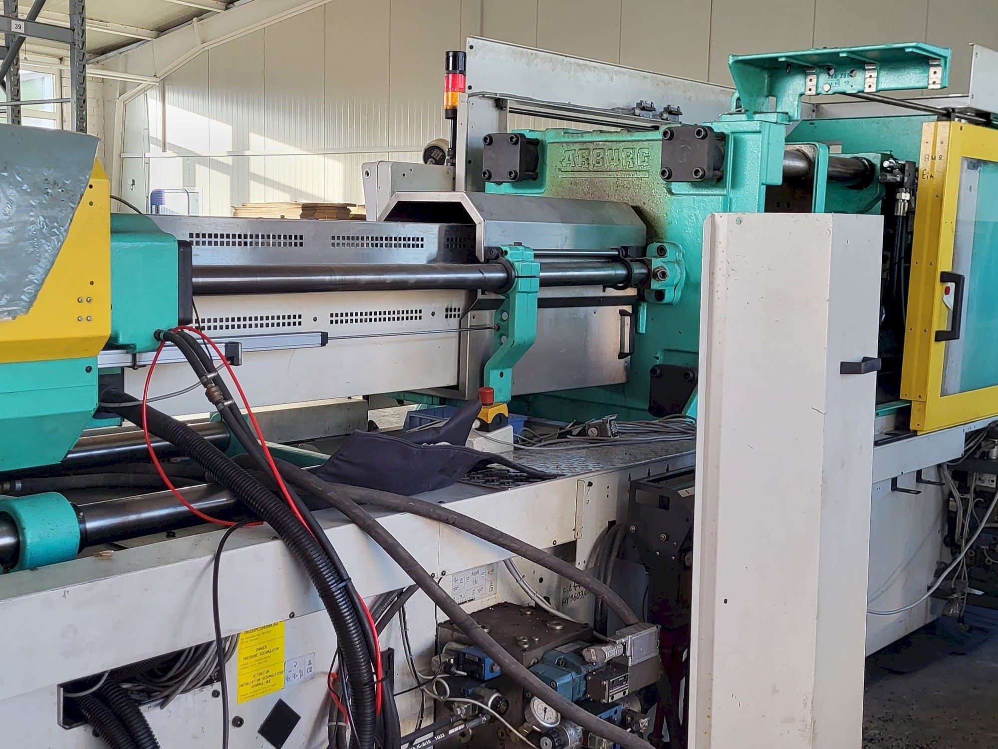 Widok z lewej maszyny Arburg Allrounder Centex 570C2200-1300