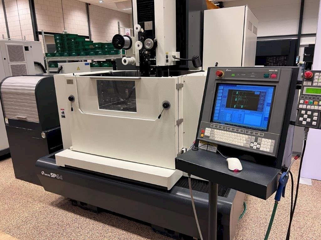 Widok z przodu maszyny Makino