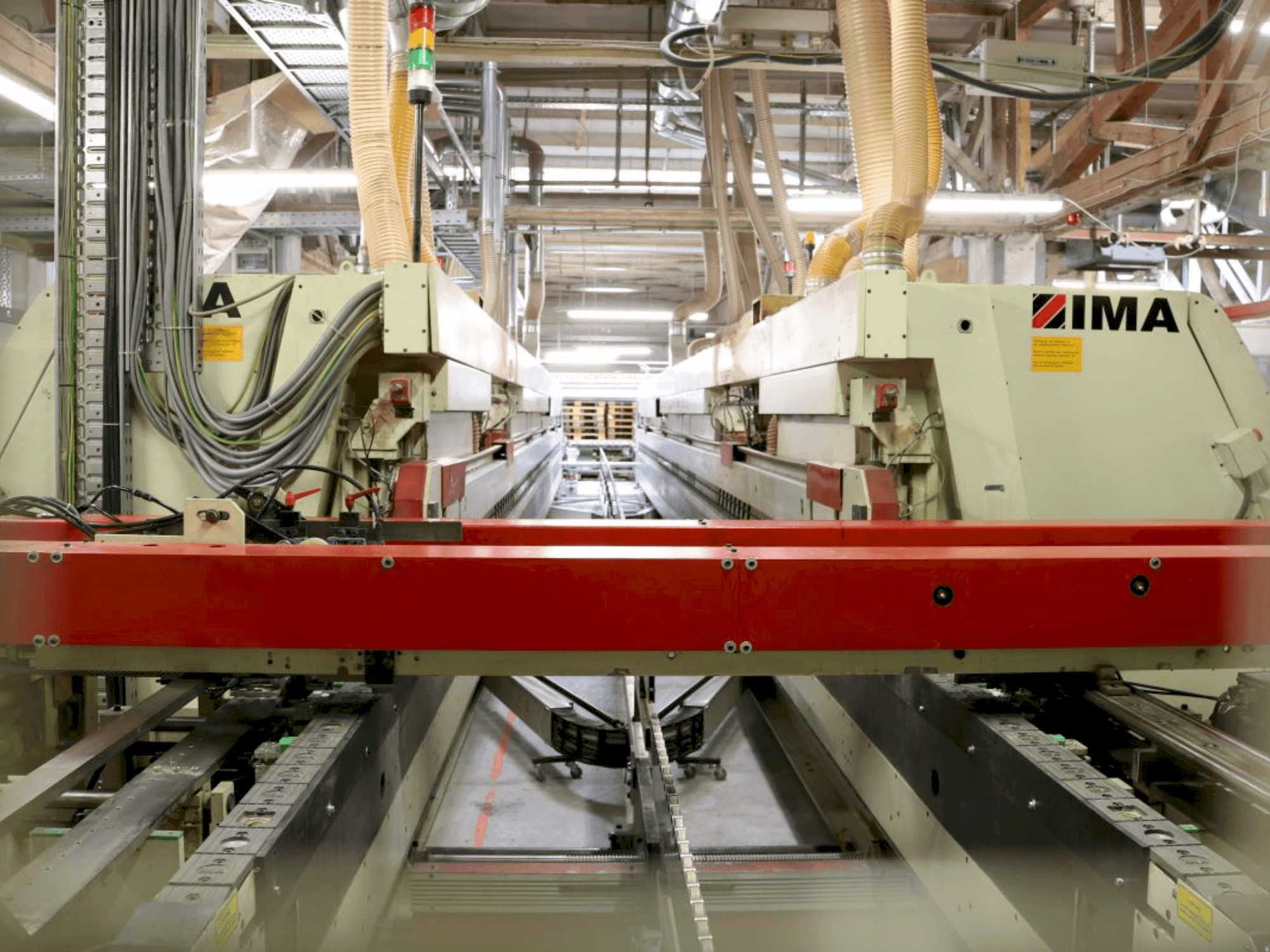 Widok z przodu maszyny IMA Angular transfer