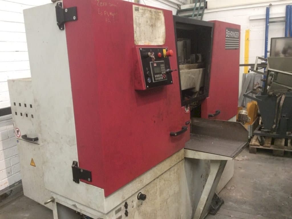 Widok z przodu maszyny Behringer HBE261 A