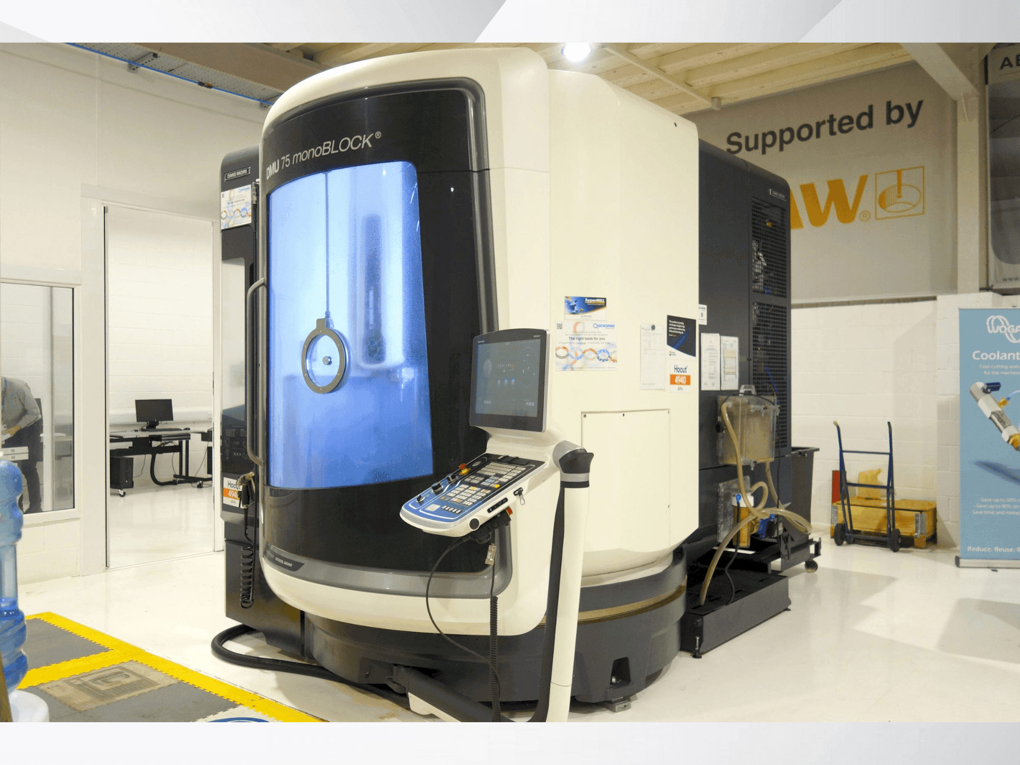 Widok z przodu maszyny DMG MORI DMU 75 Monoblock