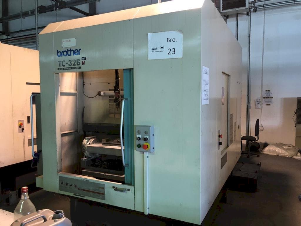 Widok z przodu maszyny Brother TC 32B