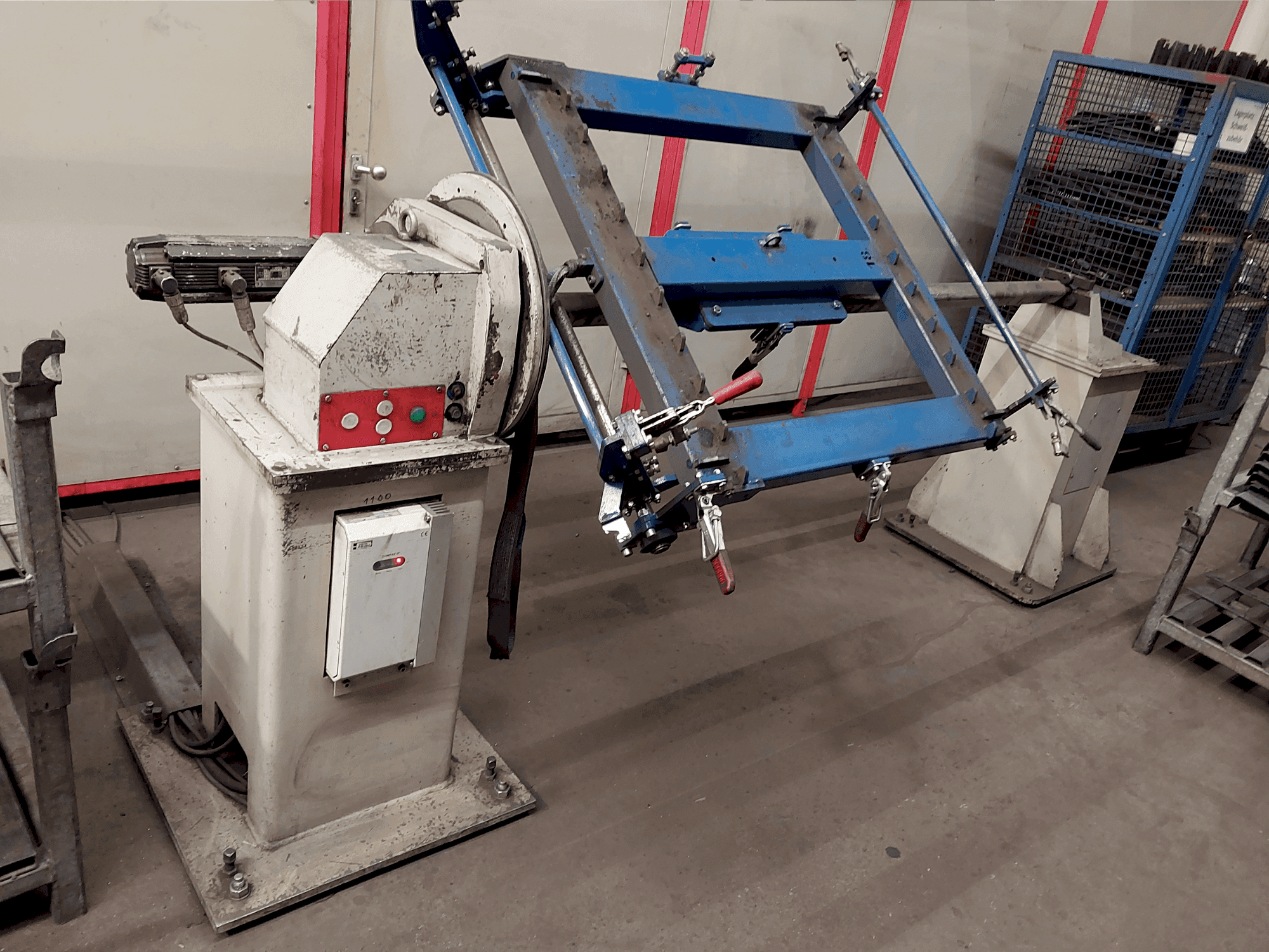 Widok z przodu maszyny IGM Welding Robot System