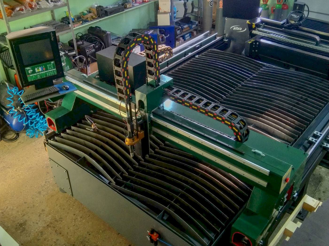 Widok z przodu maszyny Huawei HNC-2500W