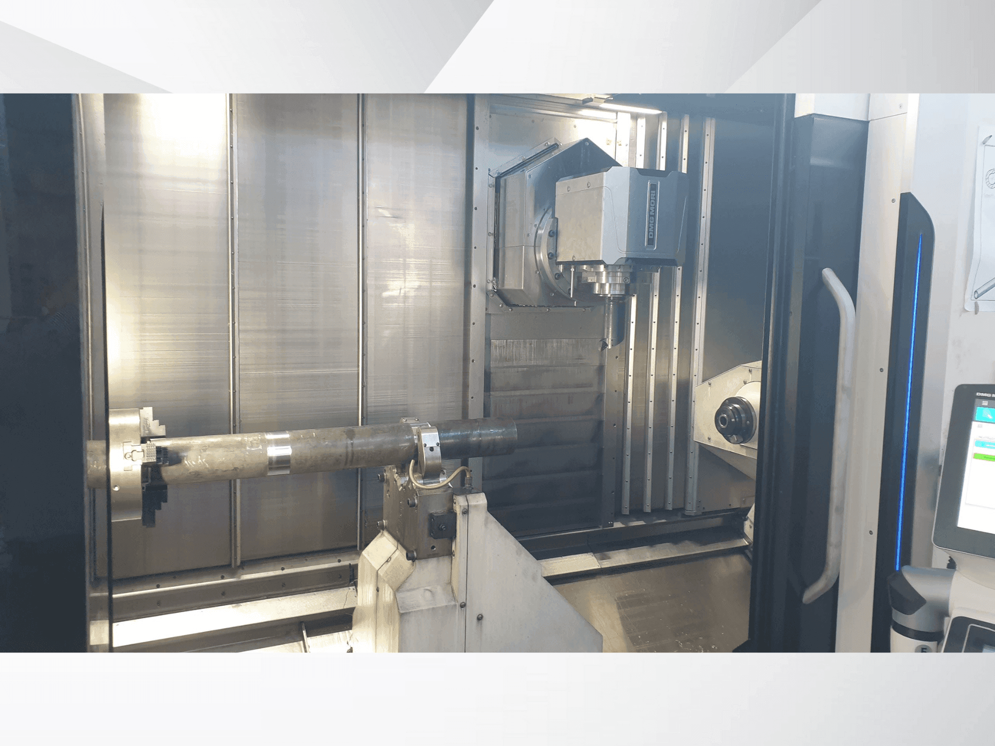 Widok z przodu maszyny DMG MORI NTX 2500/1500