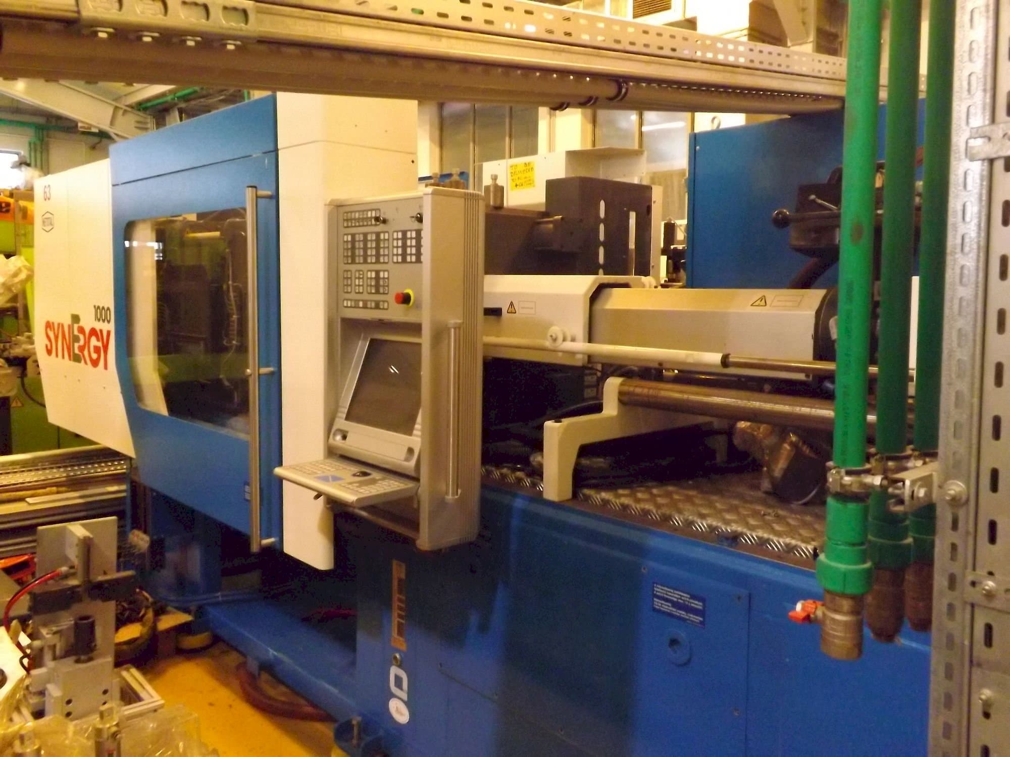 Widok z przodu maszyny Netstal Synergy 1000 230-110