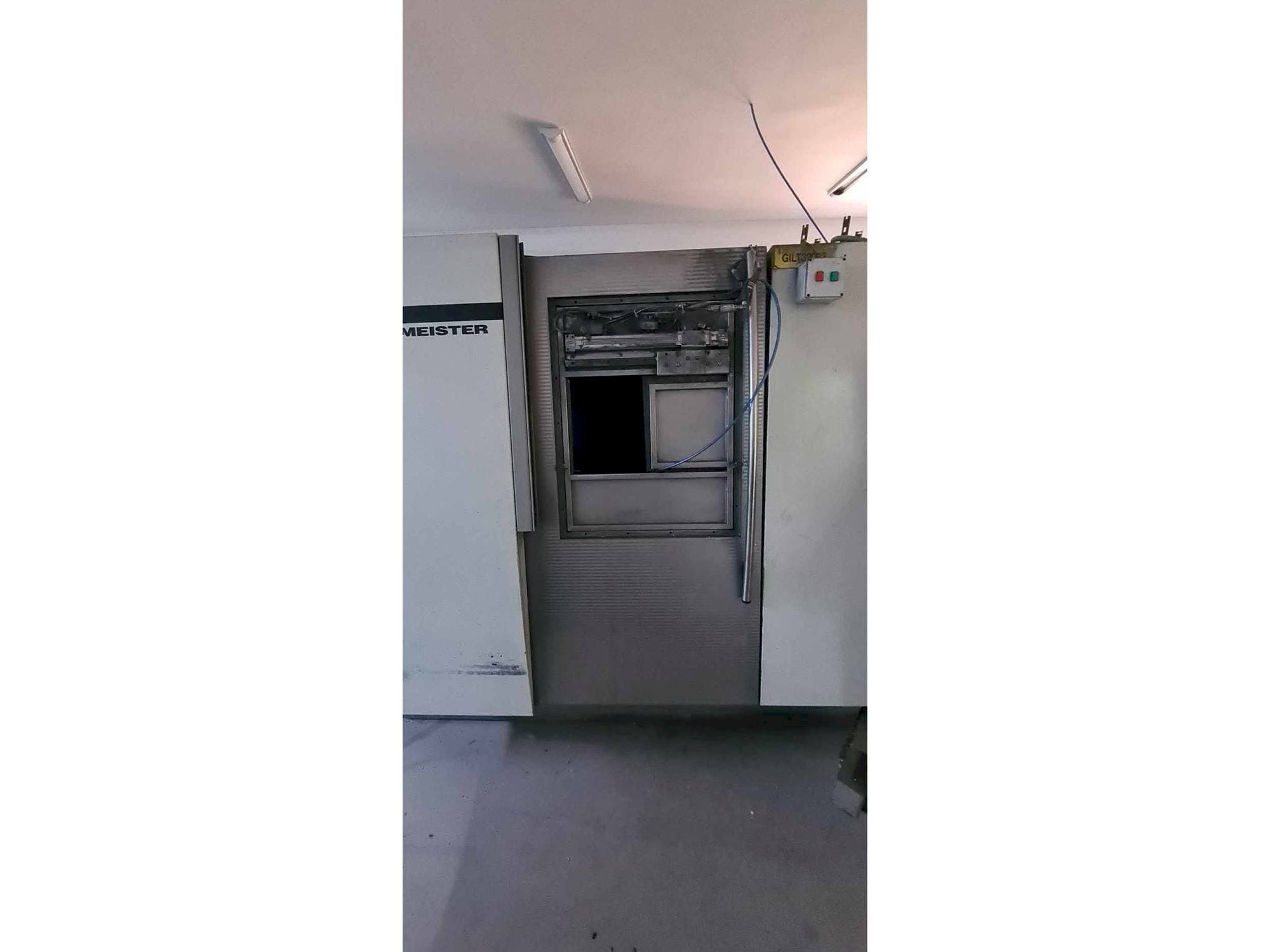 Widok z przodu maszyny Gildemeister TWIN 32