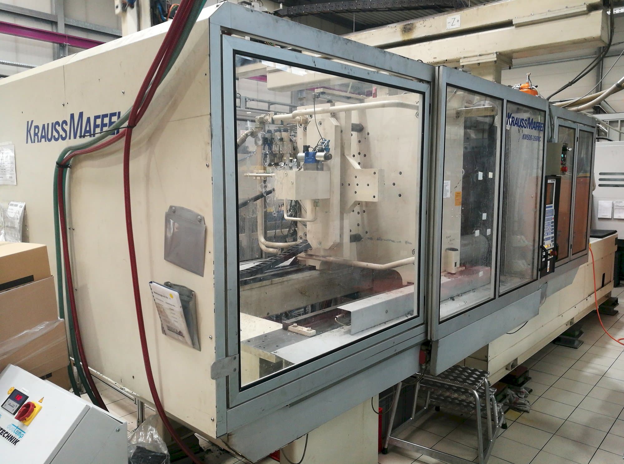 Widok z lewej maszyny Krauss Maffei KM 500-3500 C1