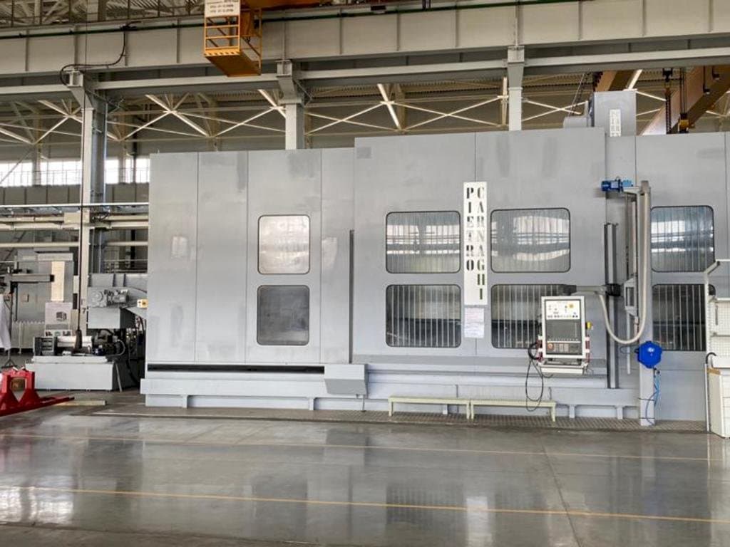 Widok z przodu maszyny PIETRO CARNAGHI  AC 32TM 2800