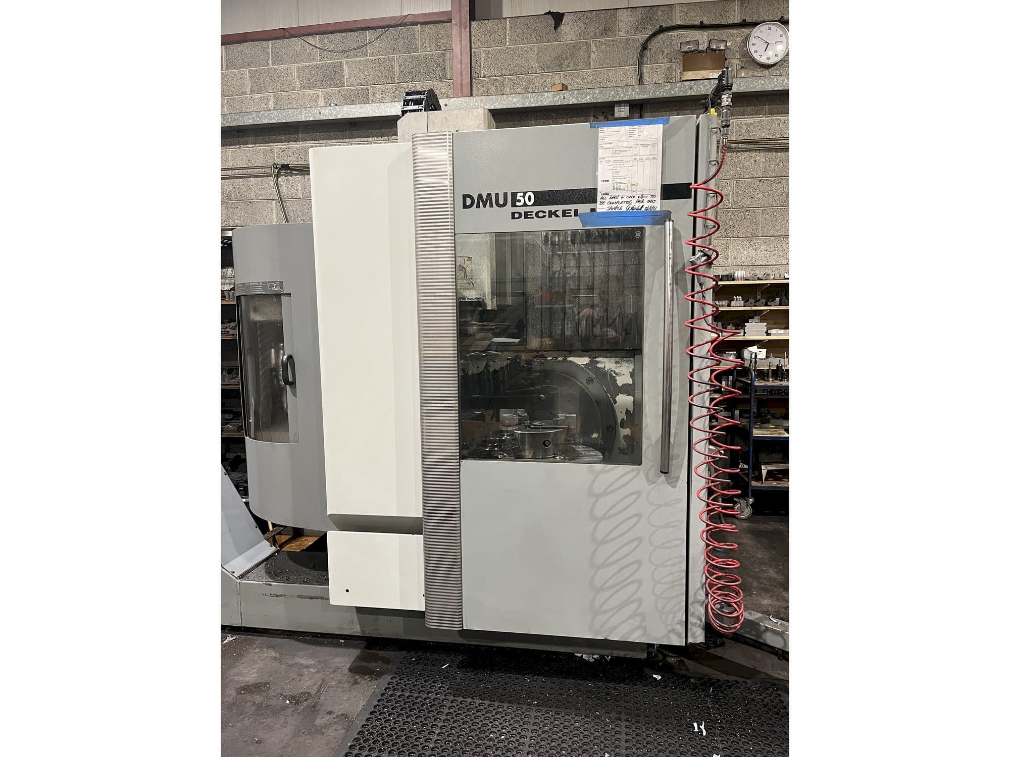 Widok z przodu maszyny DECKEL MAHO DMU 50
