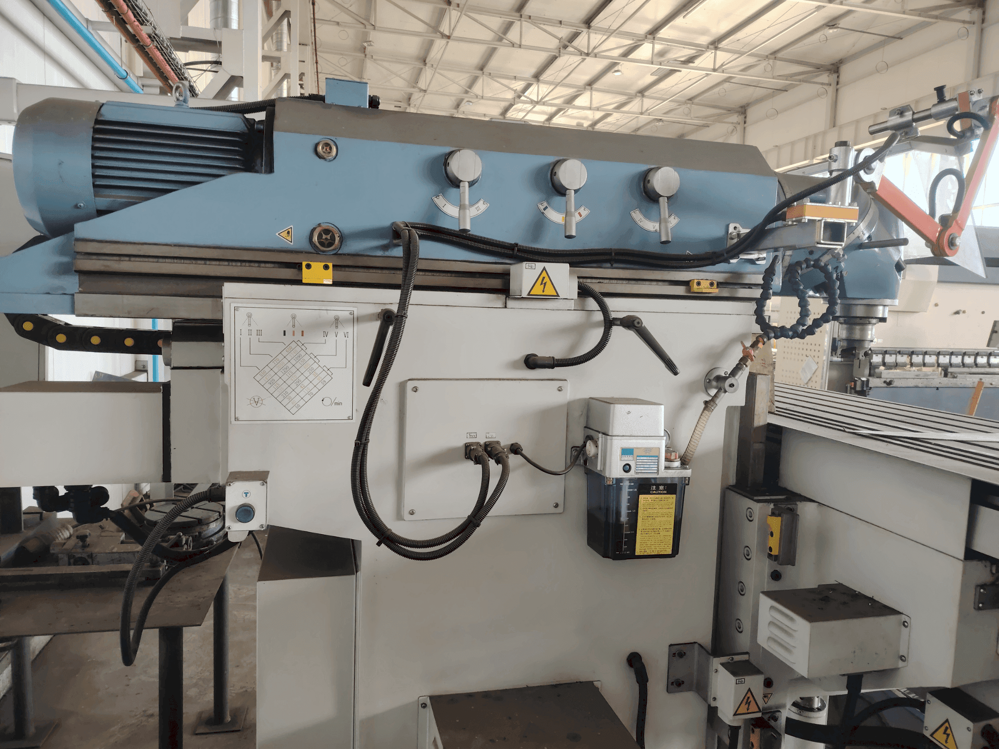 Widok z przodu maszyny Bernardo Variomill FU 2000E Servo