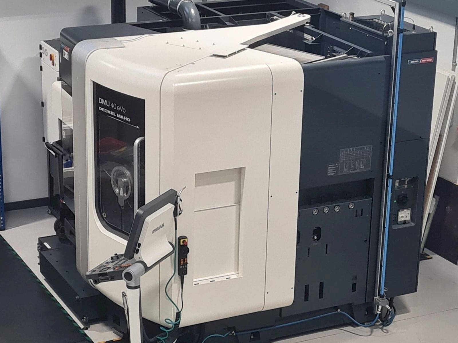 Widok z przodu maszyny DMG MORI DMU40 eVo