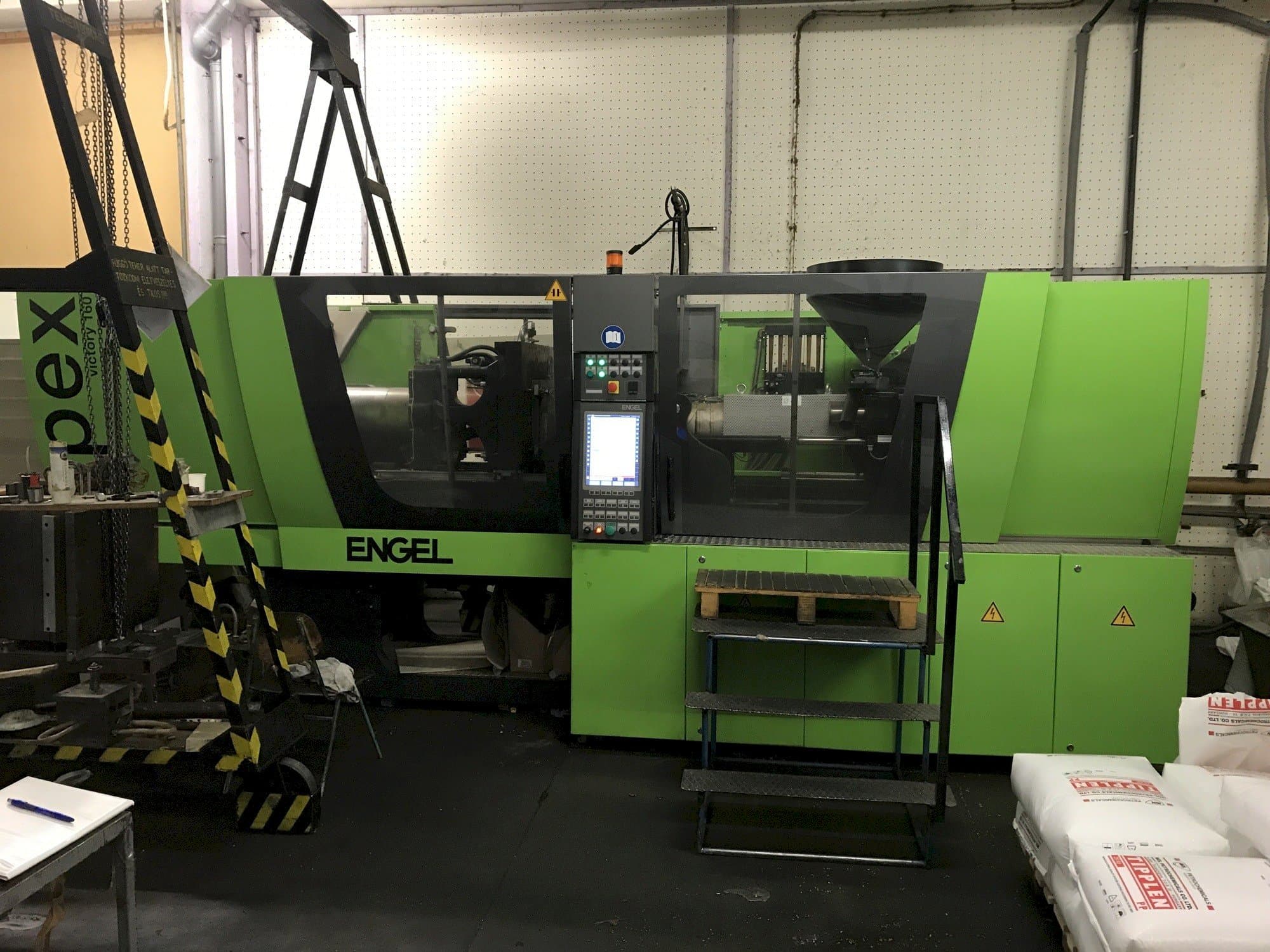 Widok z przodu maszyny ENGEL Victory 650/160 Spex