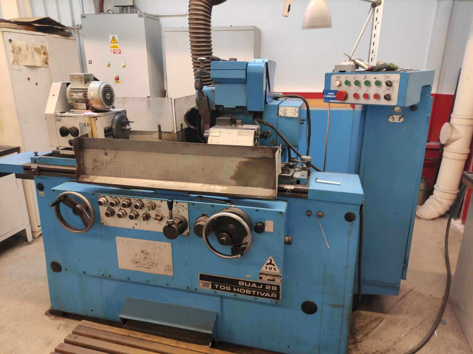 Widok z przodu maszyny TOS BUAJ 28