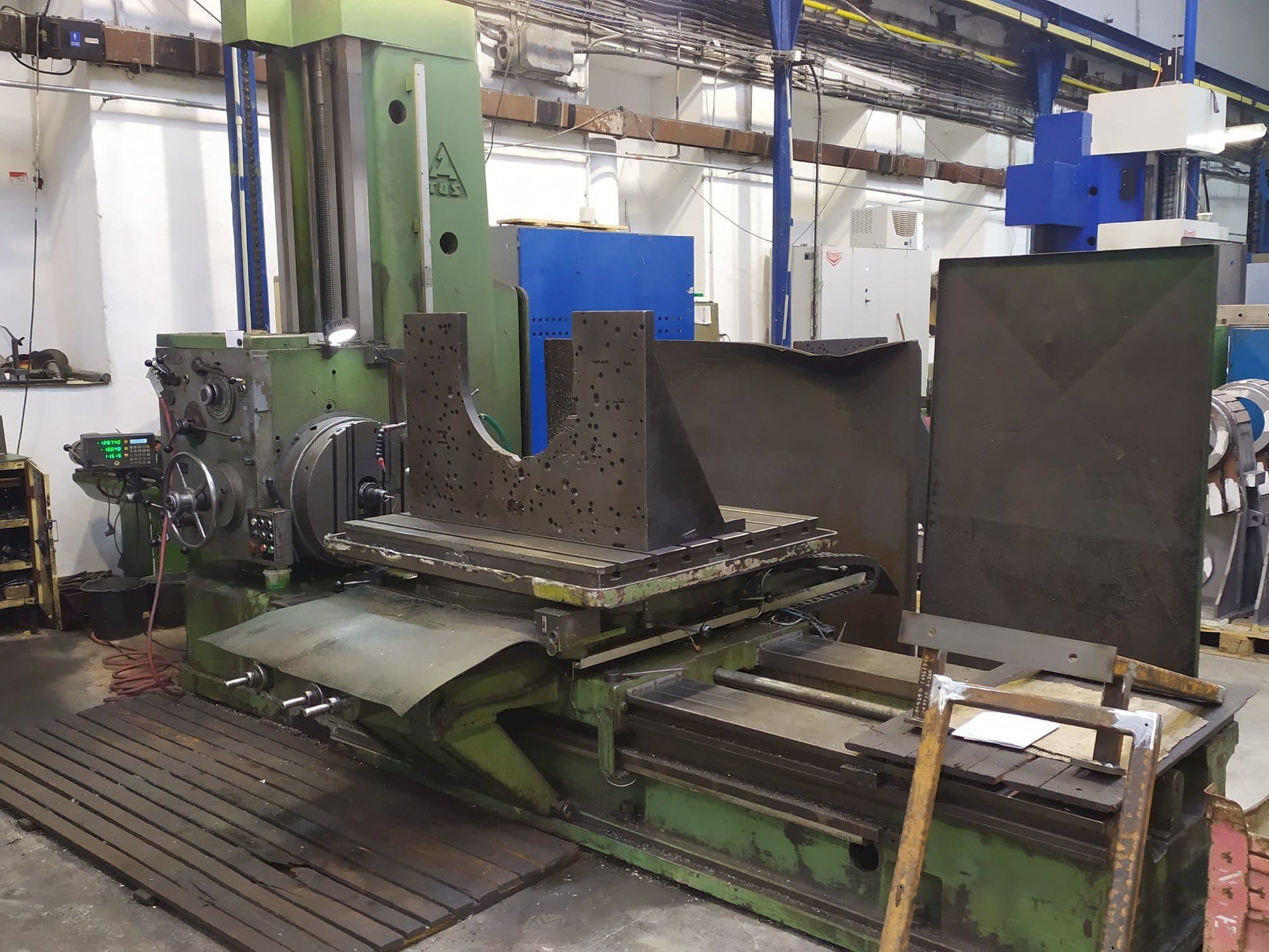 Widok z przodu maszyny TOS H 100