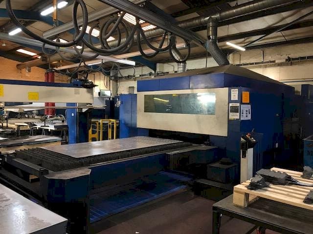 Widok z przodu maszyny Trumpf Traumatic L 3050