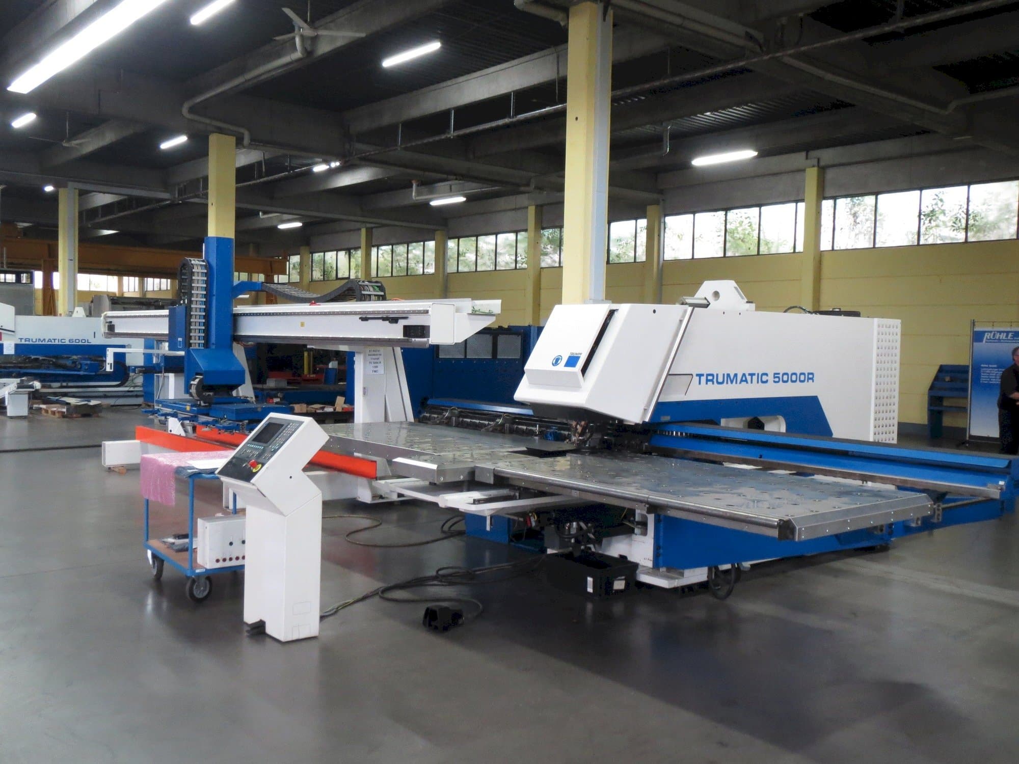 Widok z przodu maszyny Trumpf Trumatic 5000 R
