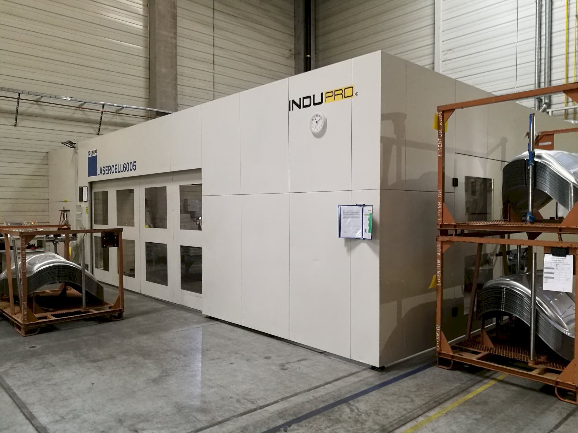 Widok z prawej maszyny Trumpf Lasercell 6005