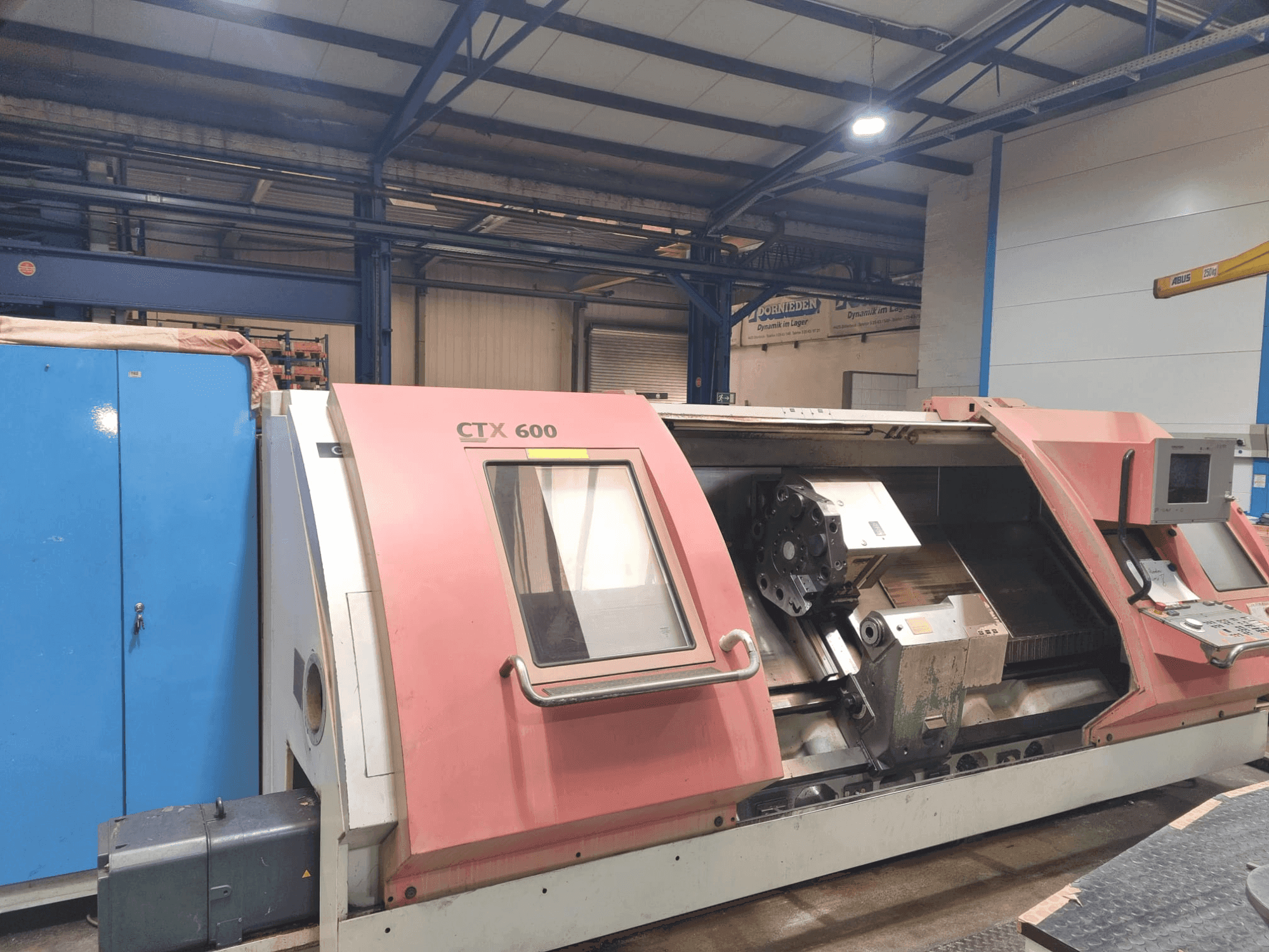 Widok z przodu maszyny Gildemeister CTX 600