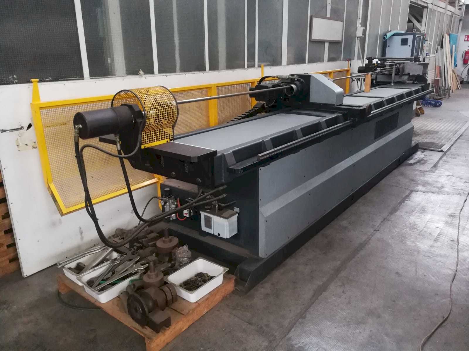 Widok z przodu maszyny MACRI EURO 80 CN3PC