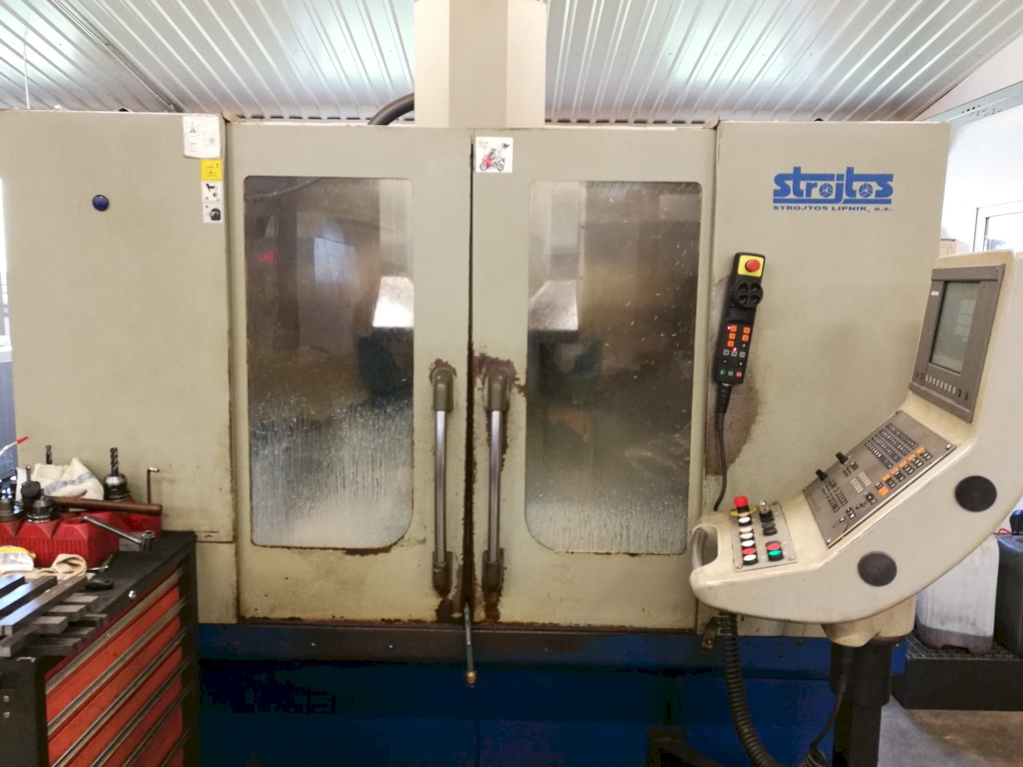 Widok z przodu maszyny Strojtos  VMC 40/8