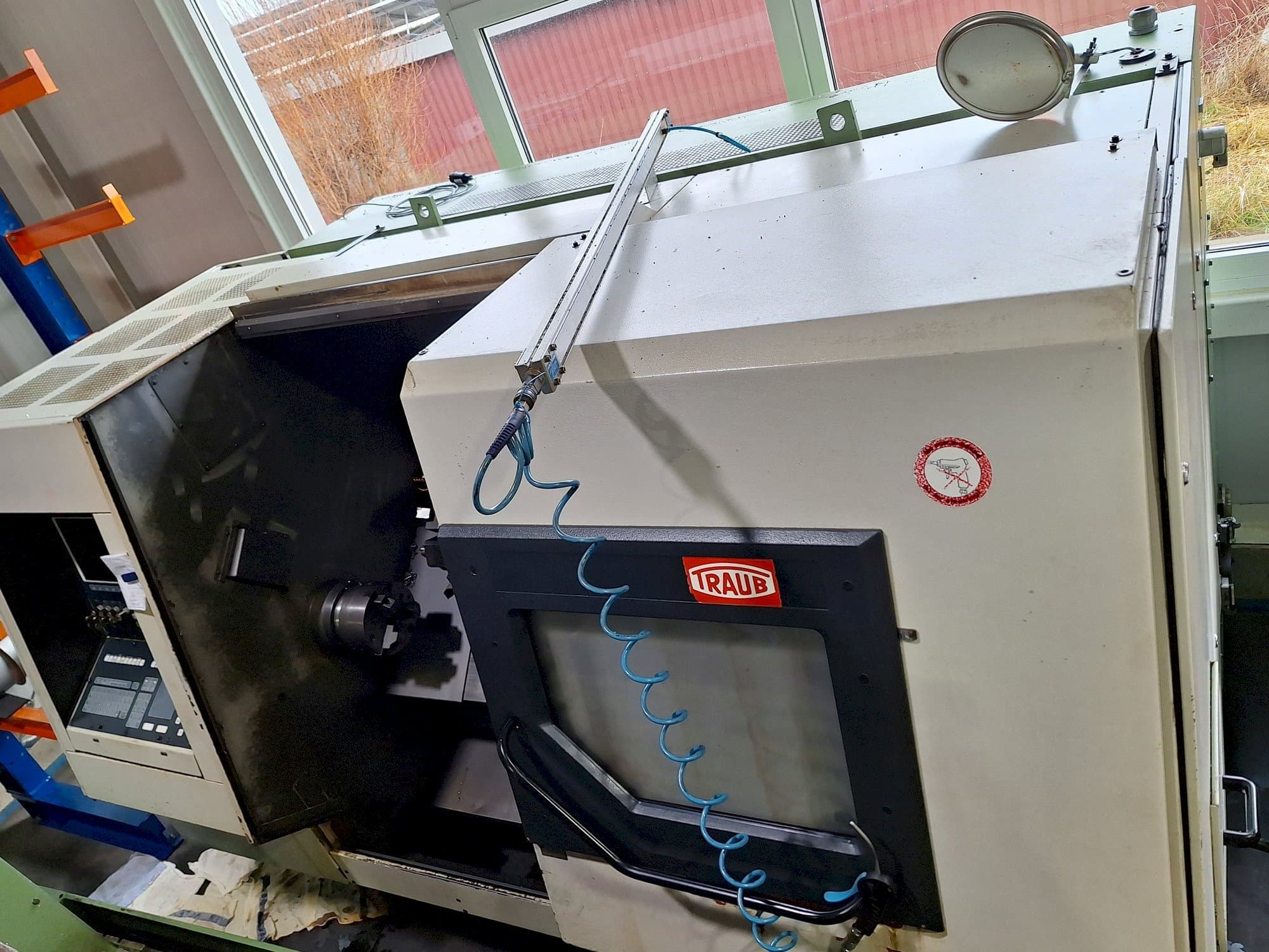 Widok z przodu maszyny TRAUB TND 400