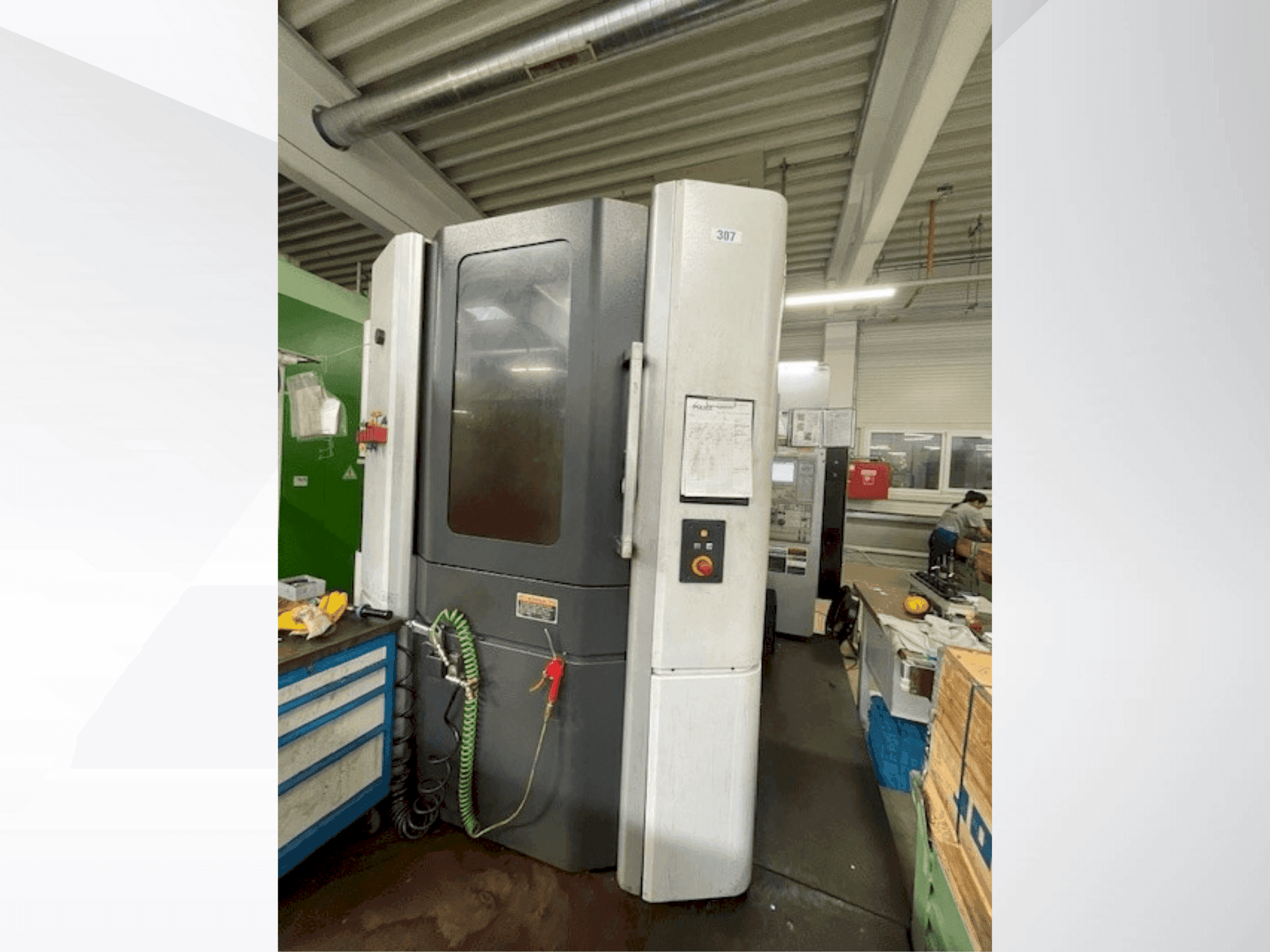 Widok z przodu maszyny MORI SEIKI NHX 5000