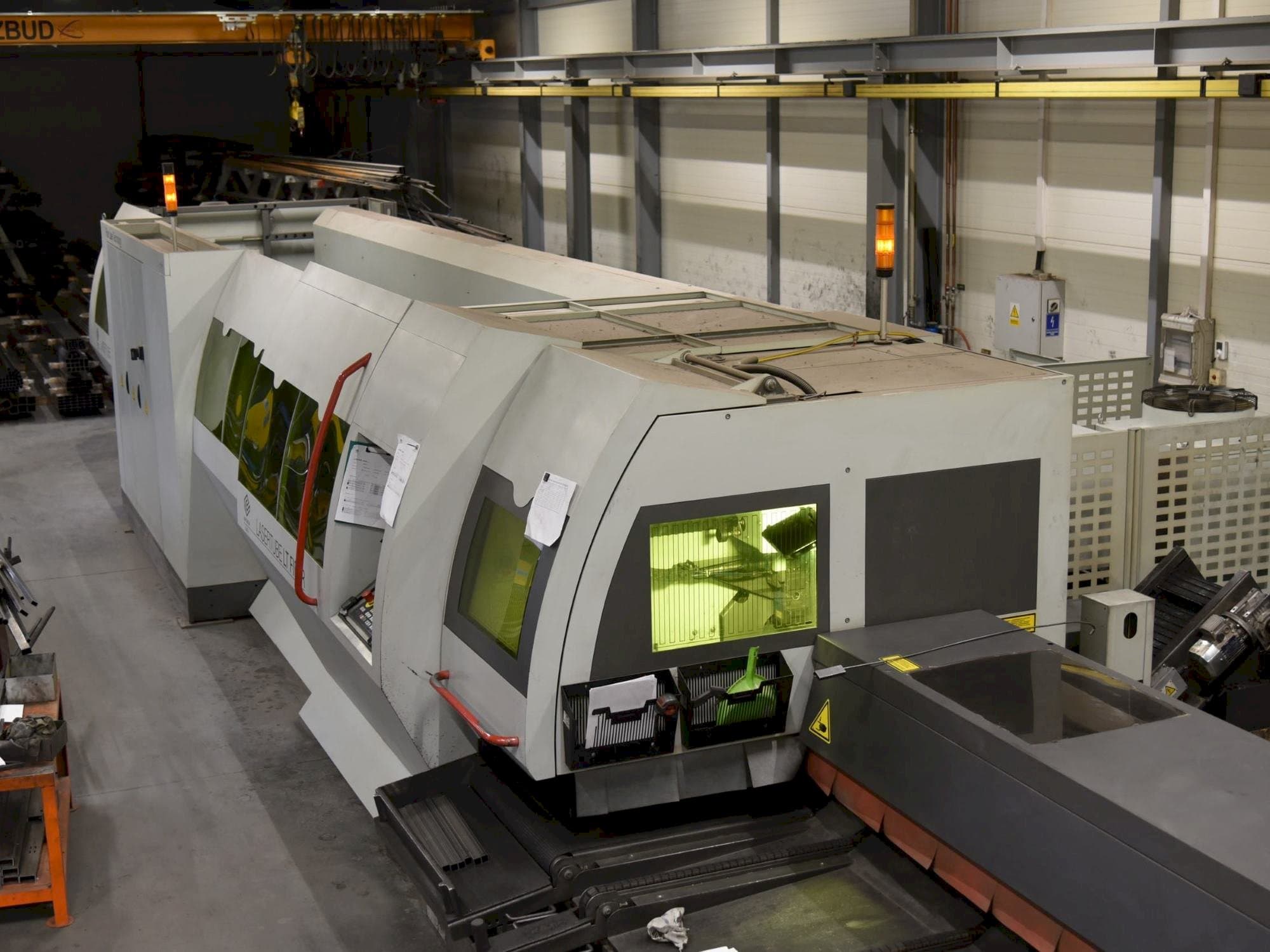 Widok z przodu maszyny BLM ADIGE LaserTube LT Fiber