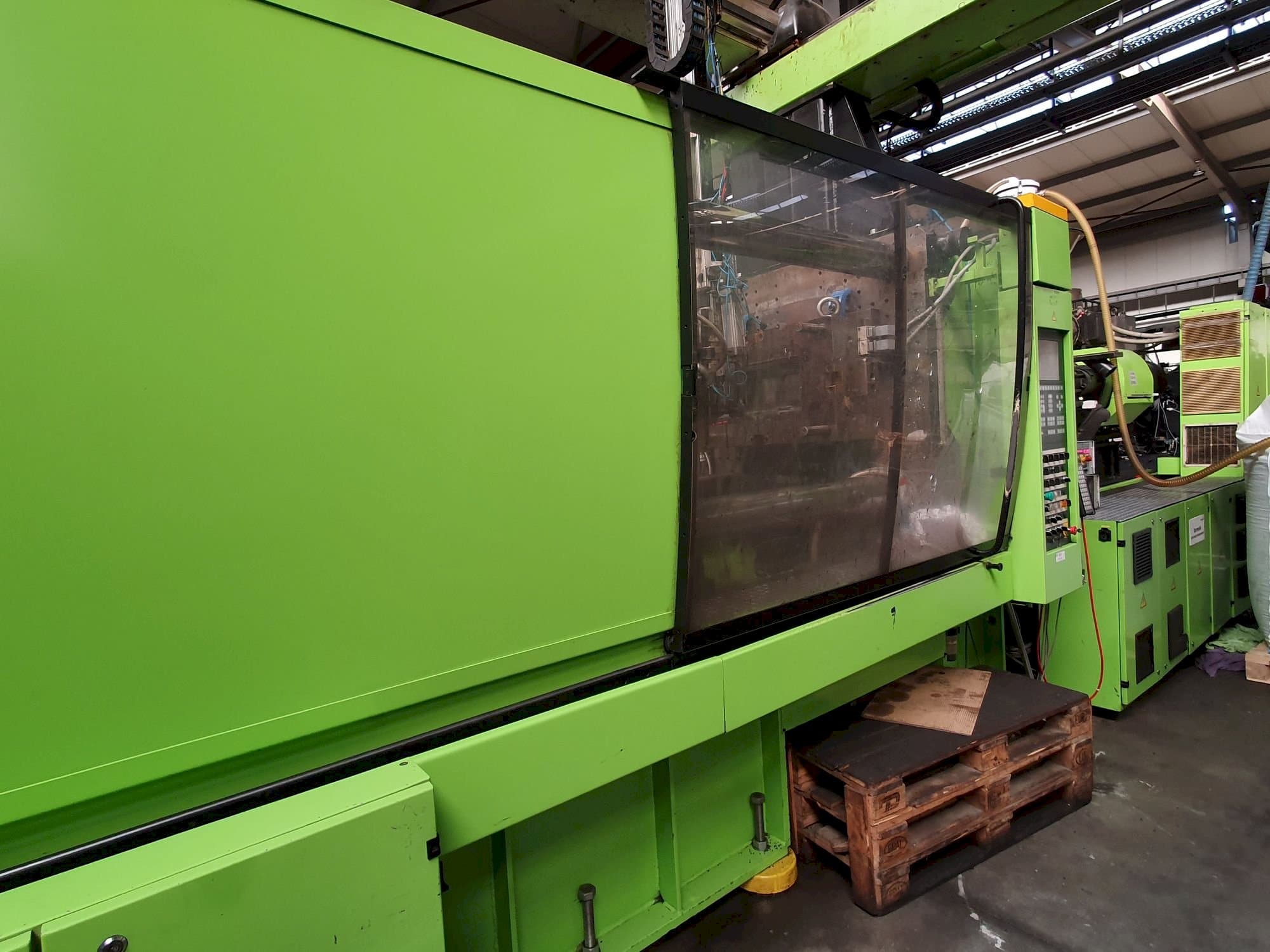 Widok z przodu maszyny ENGEL ES 4550/550 KSL