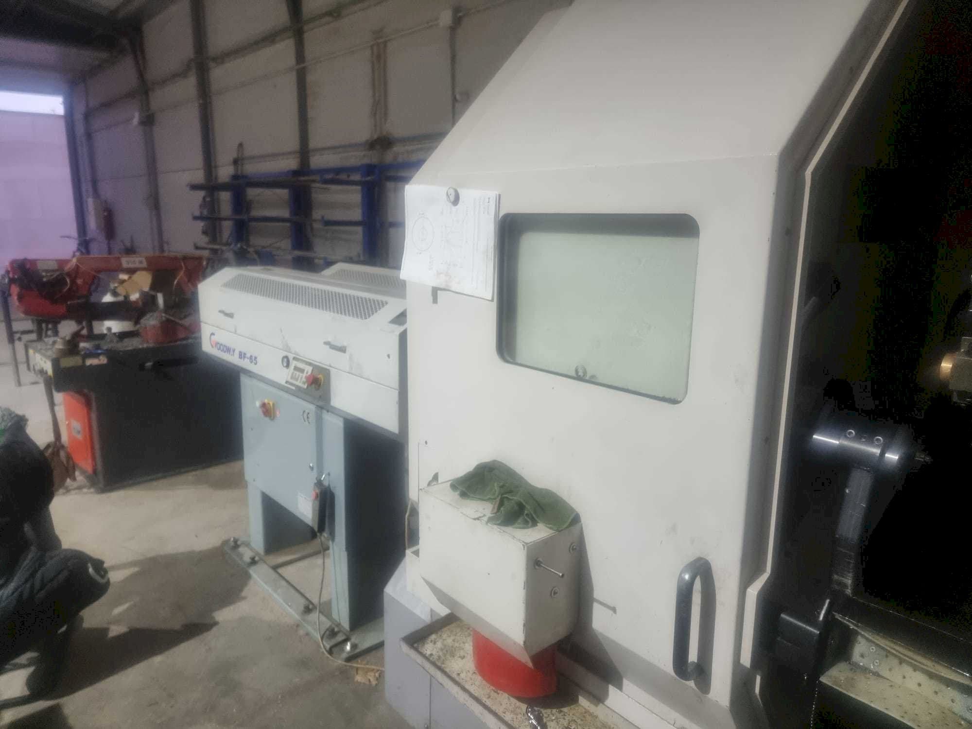 Widok prawej strony maszyny Goodway MSY 280