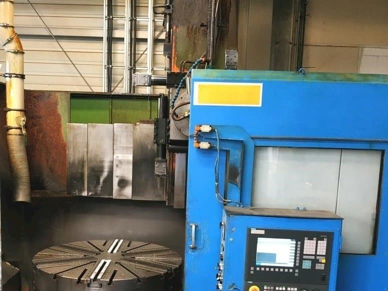 Widok z przodu maszyny Carnaghi AT 1400