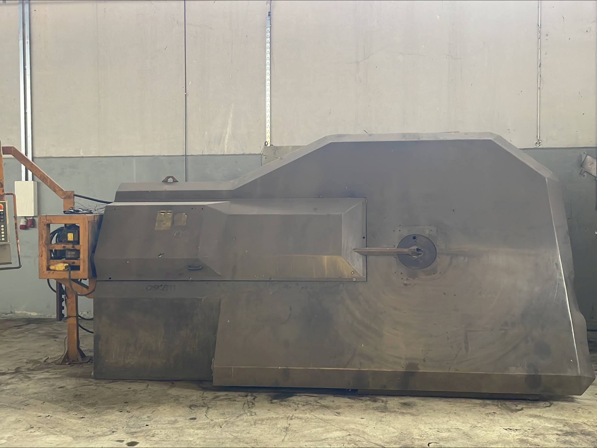 Widok z przodu maszyny OSCAM MULTIBEND 16