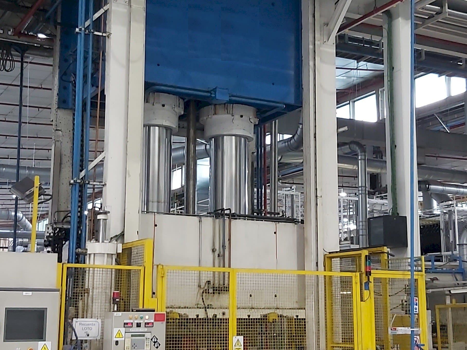 Widok z przodu maszyny Pinette 1500 Ton