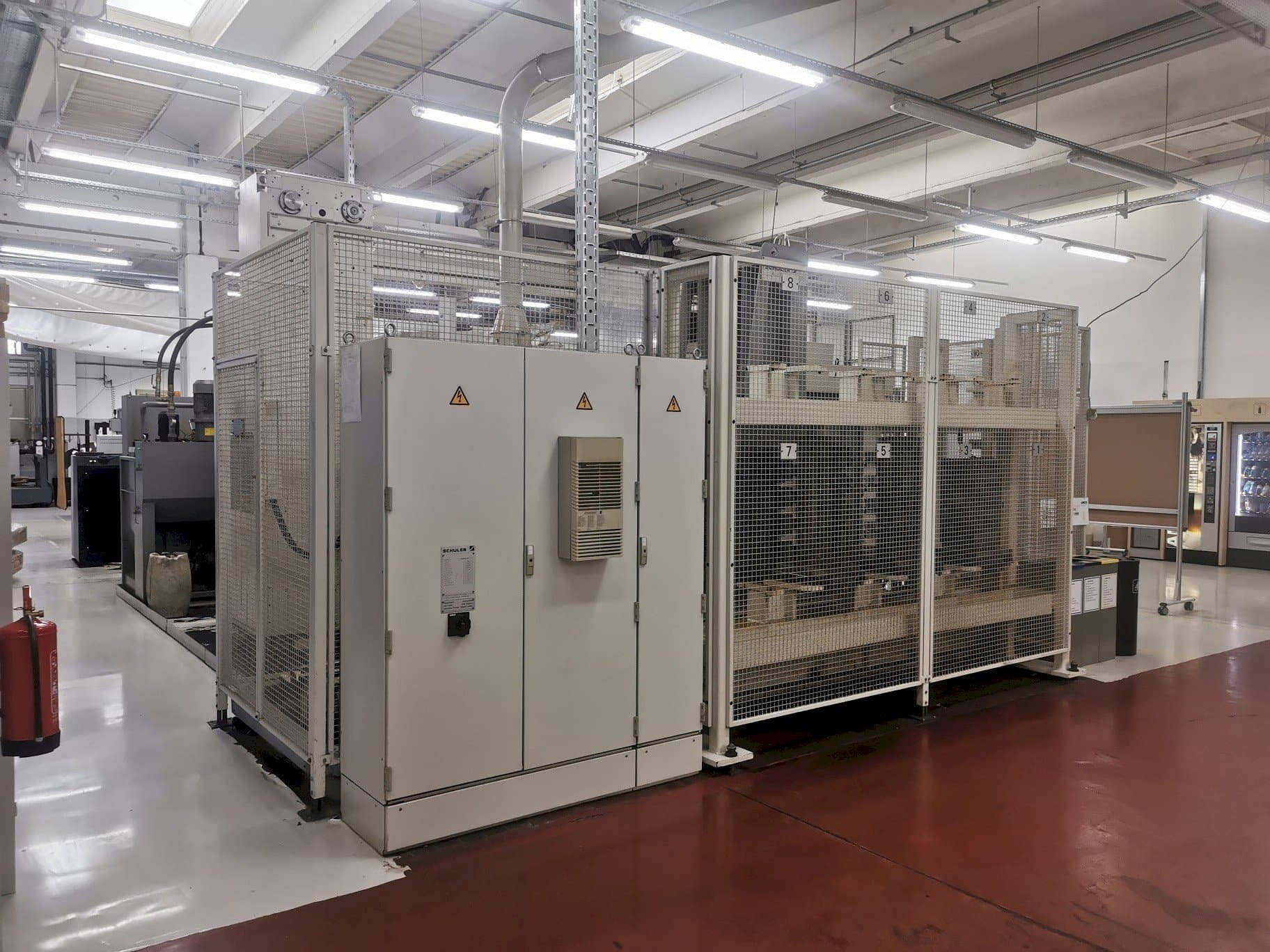 Widok z przodu maszyny HELLER MC 16