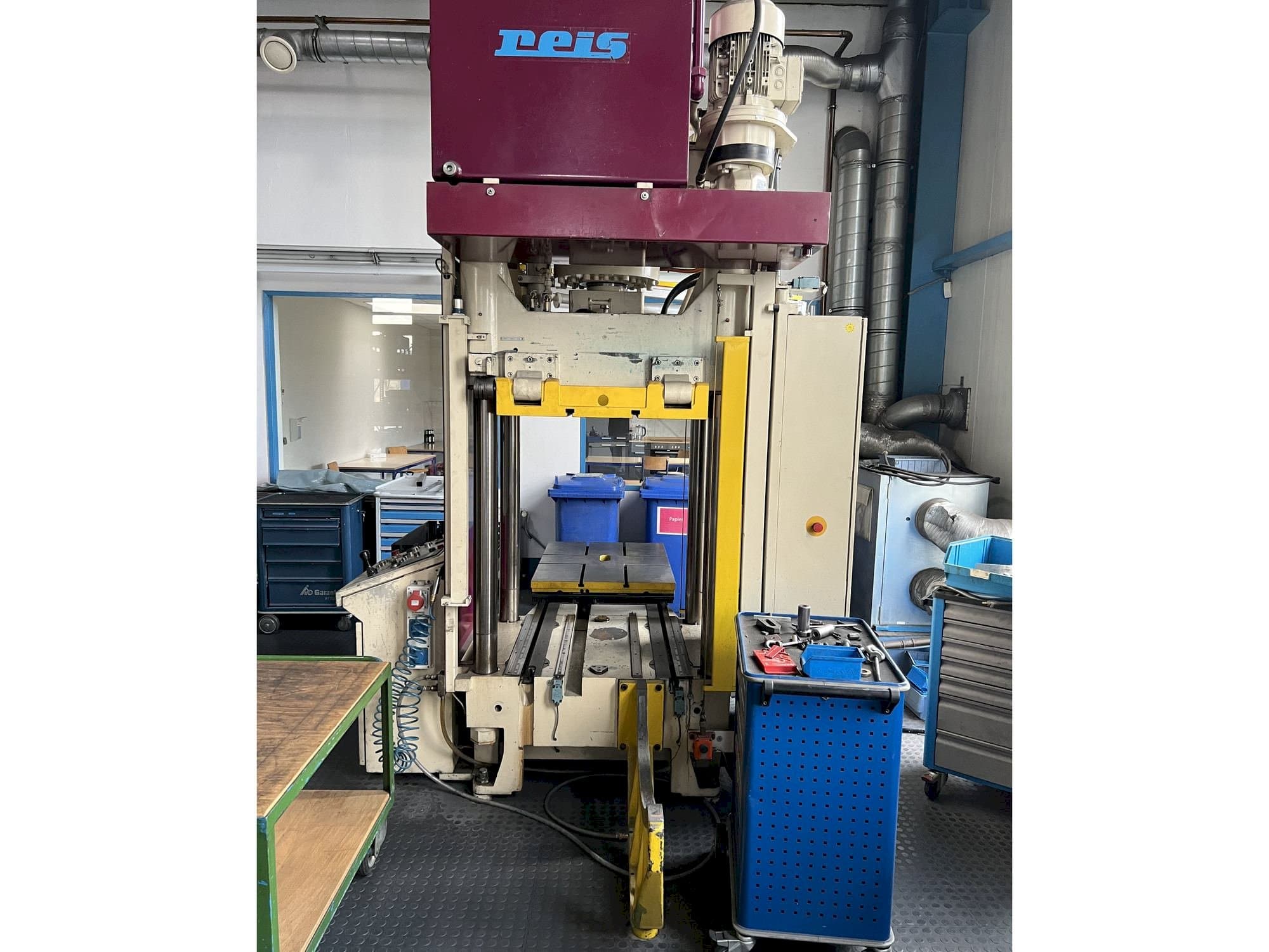 Widok z przodu maszyny Reis Tus 80-100