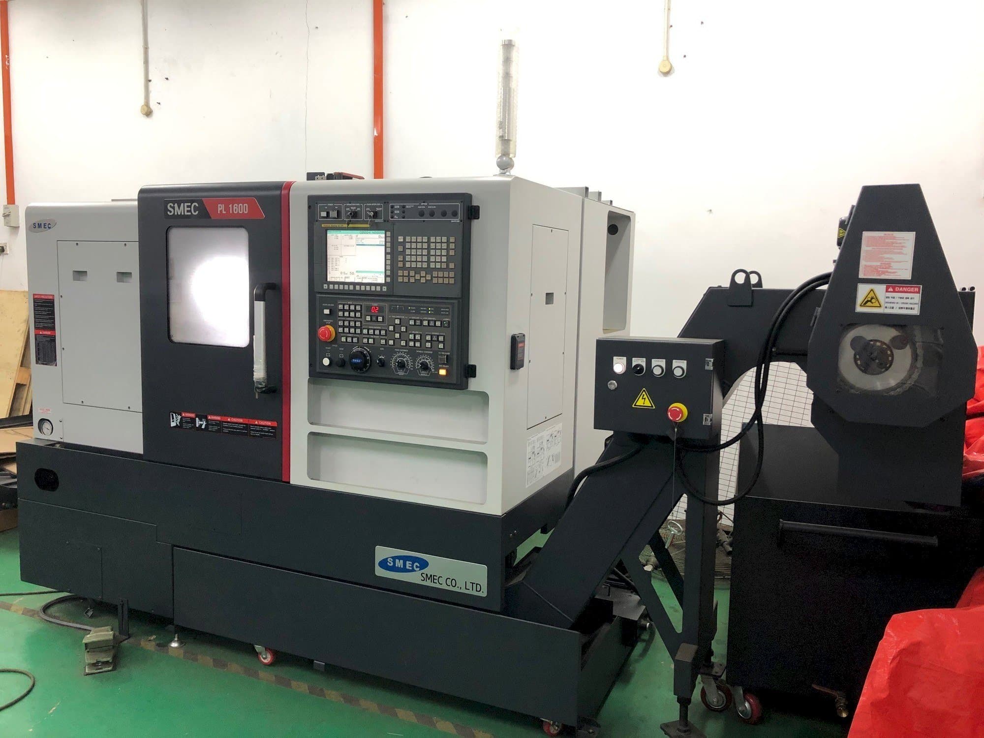 Widok z przodu maszyny SMEC PL1600