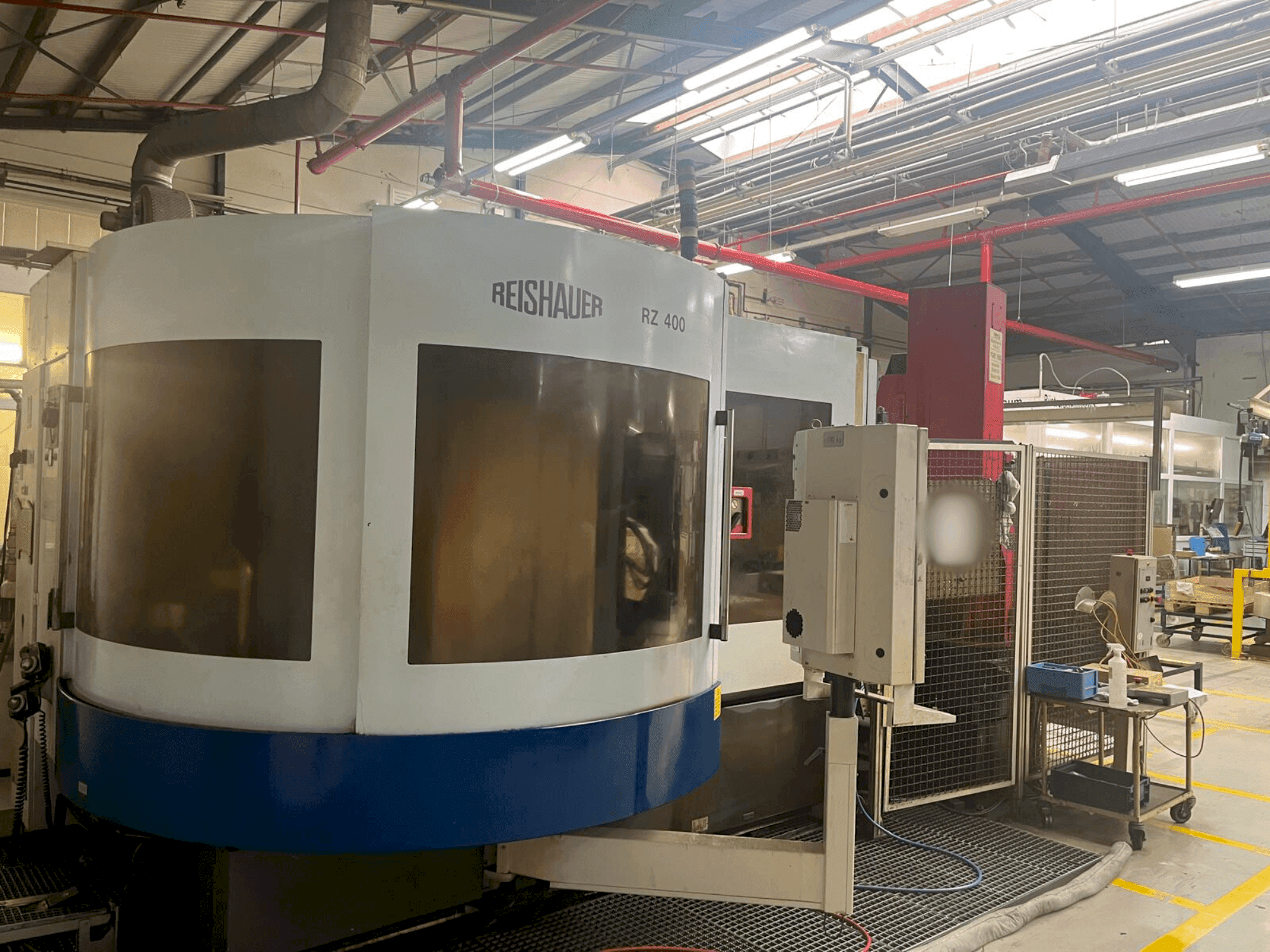 Widok z przodu maszyny Reishauer RZ 400