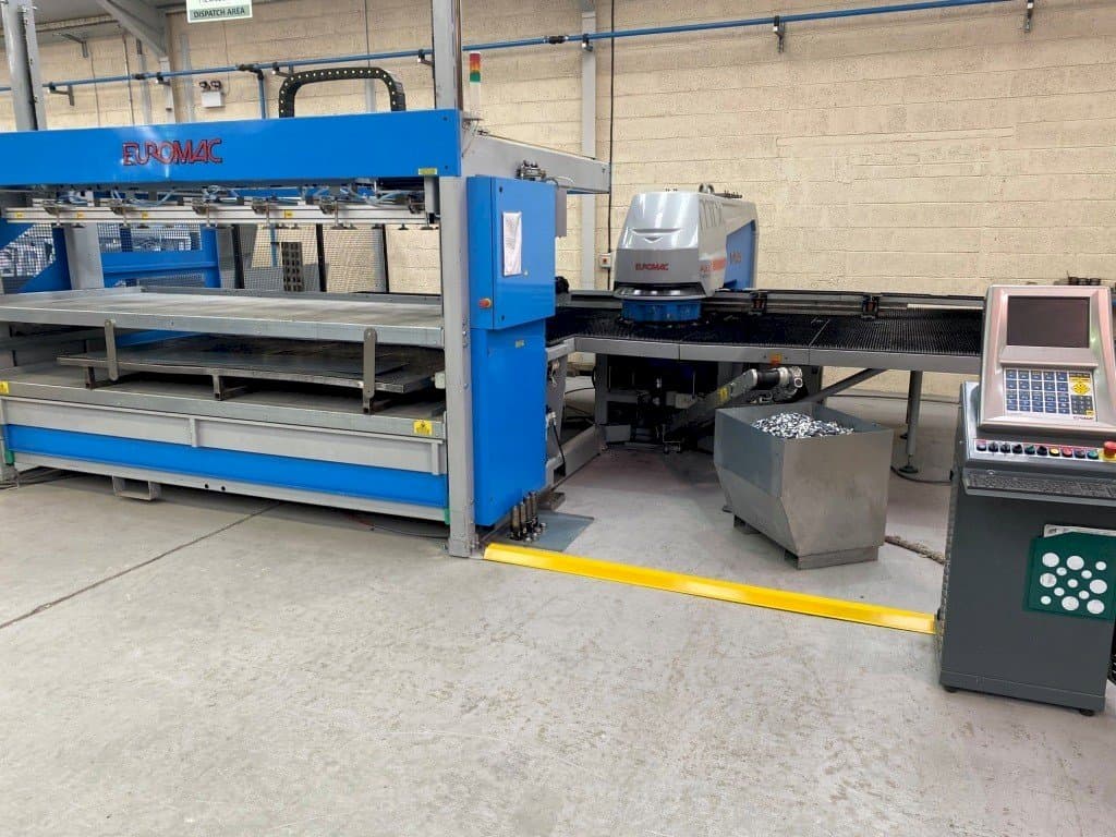 Widok z przodu maszyny Euromac MTX Flex 12 Hybrid