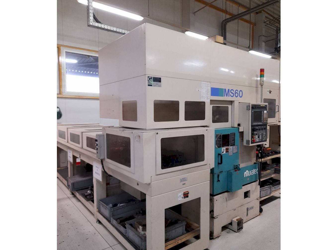 Widok z przodu maszyny Muratec MS60