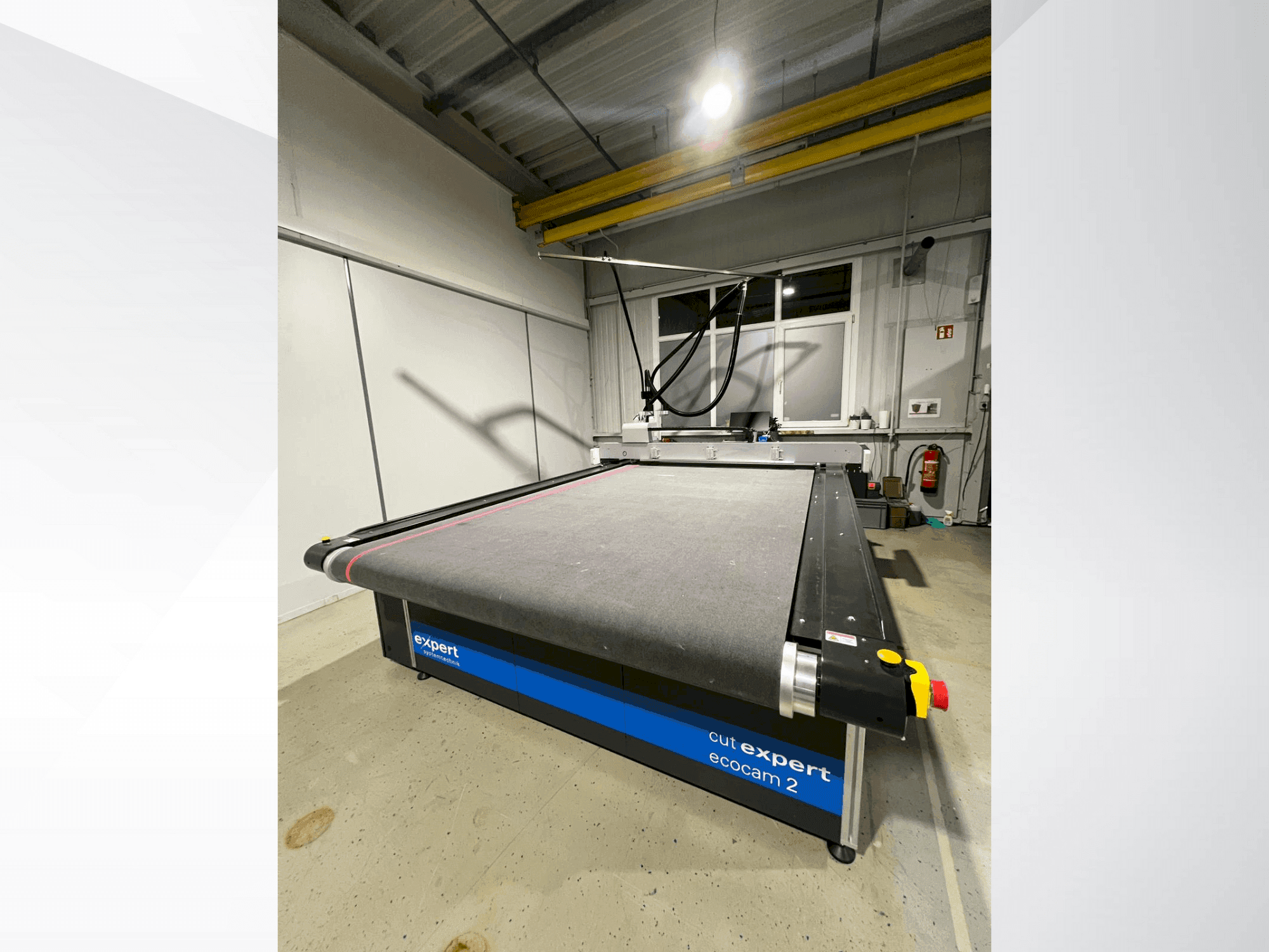 Widok z przodu maszyny EXPERT cut Expert ecocam 2