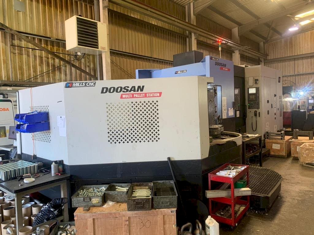 Widok z przodu maszyny Doosan HP 6300