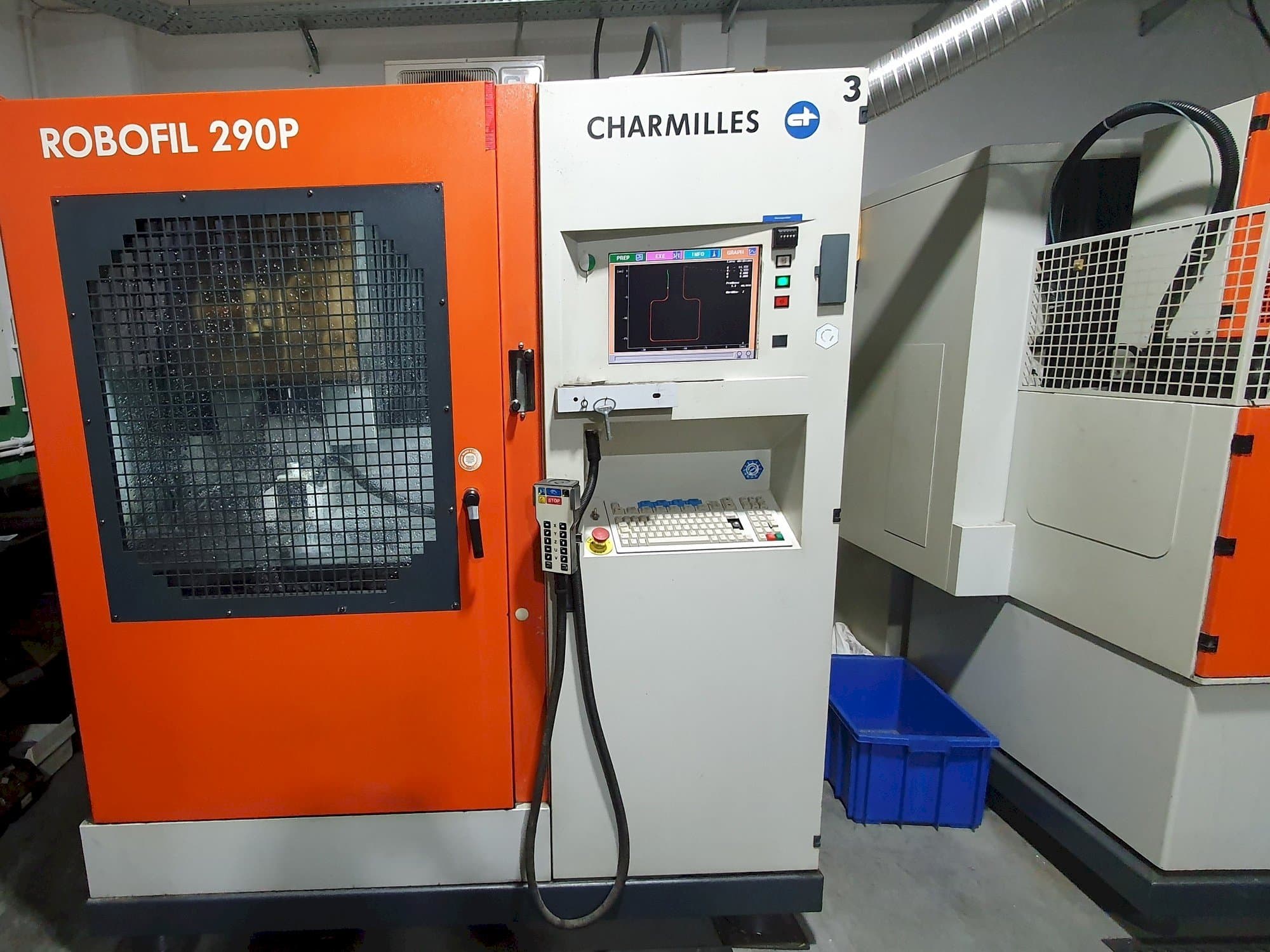 Widok z przodu maszyny CHARMILLES Robofil 290P